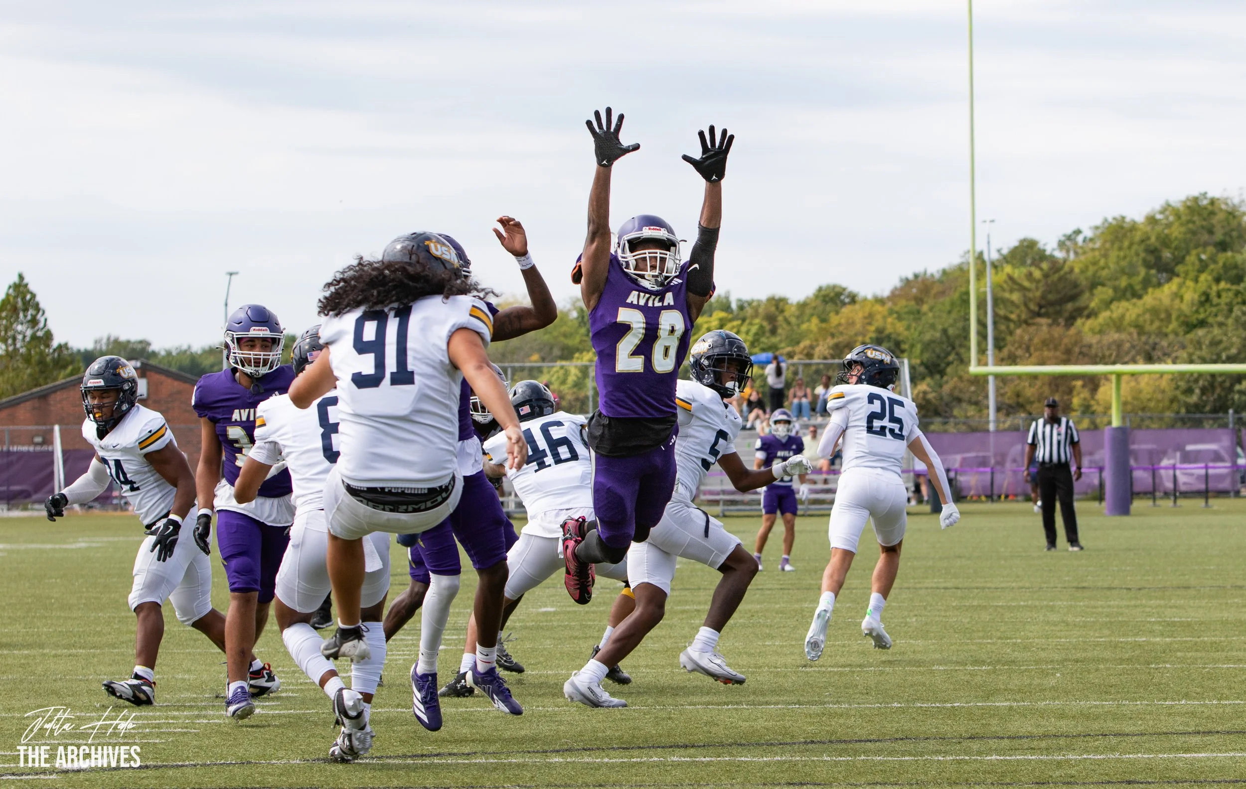 Avila Homecoming Game-250920-0274.jpg