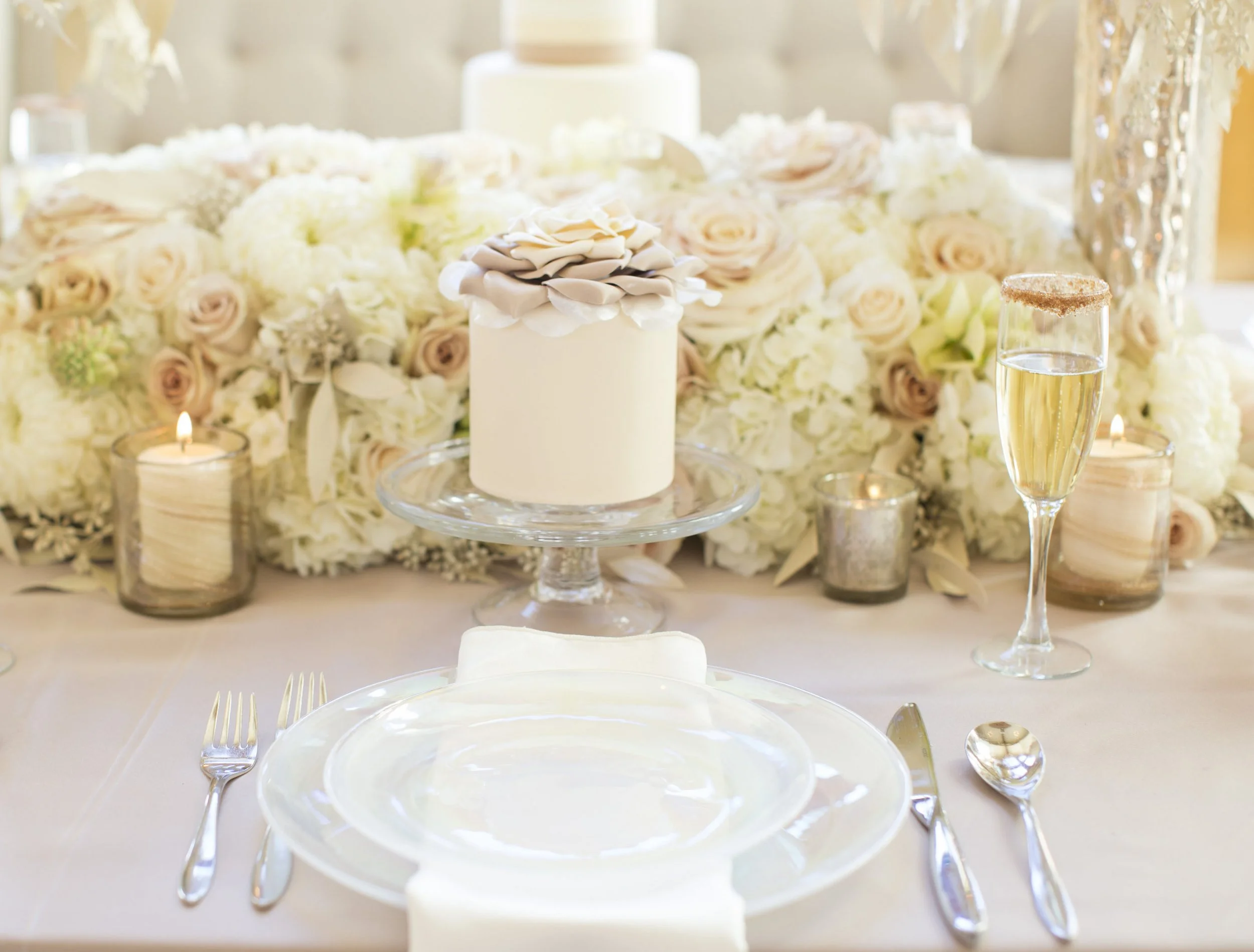 Denver wedding planner styling a luxury wedding tablescape at Della Terra Mountain Chateau