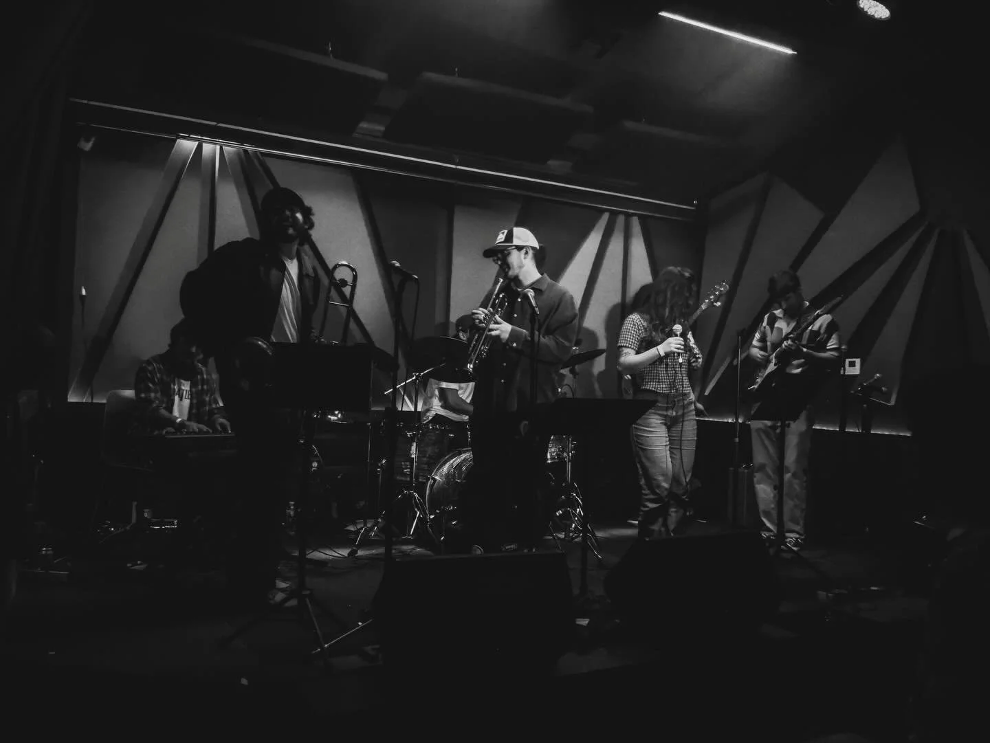 📸: @kassiopictures 

Hey, Dewdrops!!💧

From the bottom of our hearts, thank you for the awesome show last night. We felt so much love in the room from our friends, and the amazing bands that played before us.

Thank YOU for showing out
Thanks to th