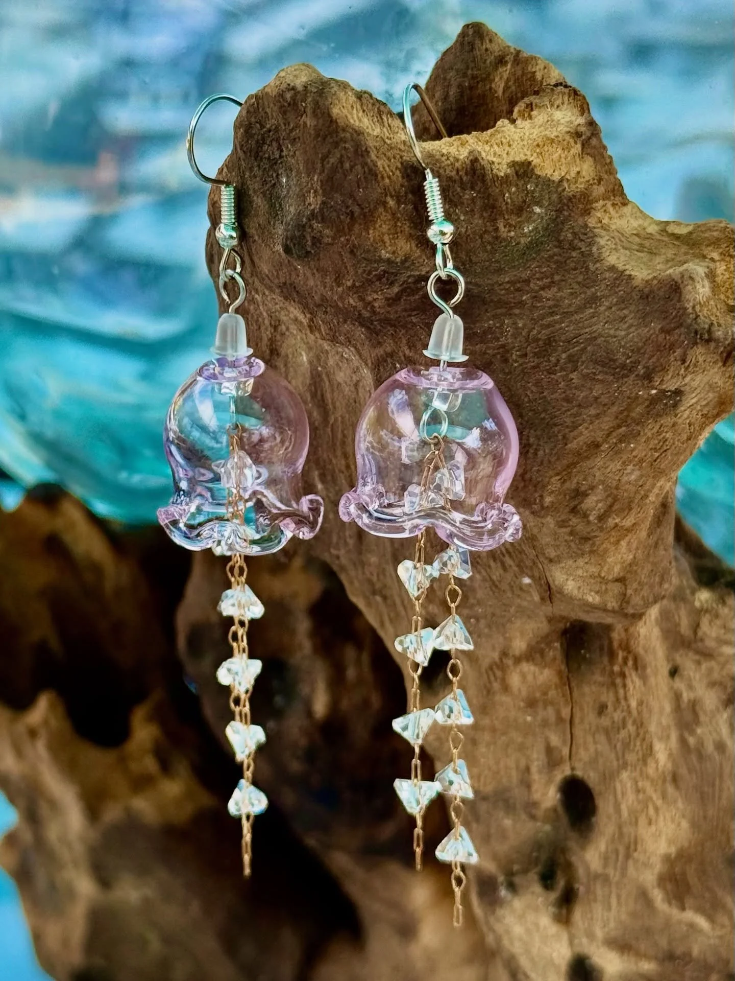 We&rsquo;ve been having so much fun making these jellyfish earrings! 🪼💖 Each one&rsquo;s a little different &mdash; they come in a few colors, all with their own sparkle and personality. They move so beautifully when you wear them, just like tiny j