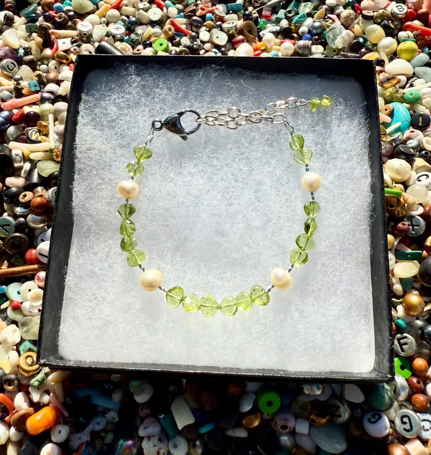 I&rsquo;ve been working with these little peridot chips and I swear they glow in the sun. 💚✨
People sometimes call them &ldquo;Hawaiian diamonds&rdquo; &mdash; not because they&rsquo;re from Hawai&lsquo;i specifically, but because peridot forms deep