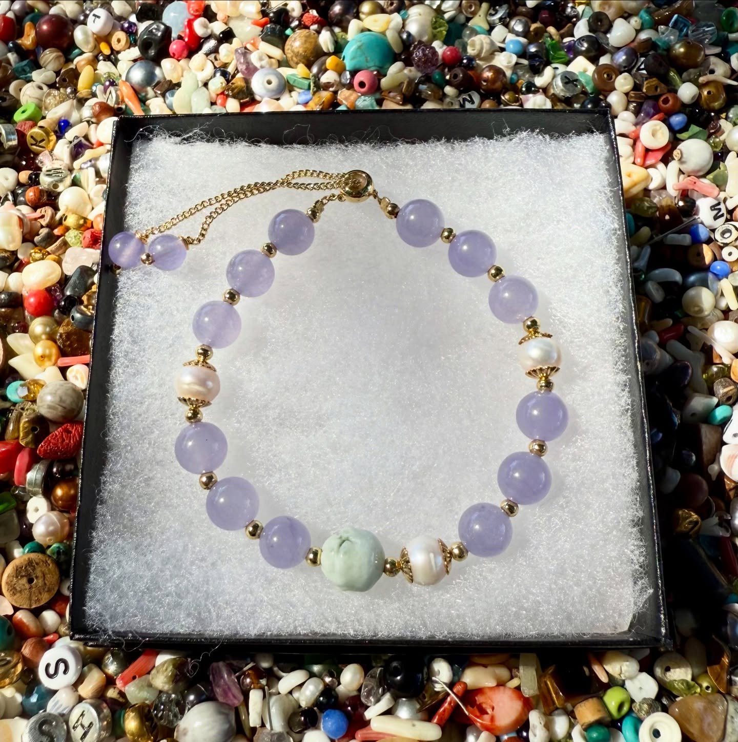 This one came together so sweet ❤️
Handmade with soft lavender amethyst, real white pearls, and a little green lotus jade flower in the center. Simple, pretty, and easy to wear with anything.

You can see it in person this weekend:

Saturday morning 