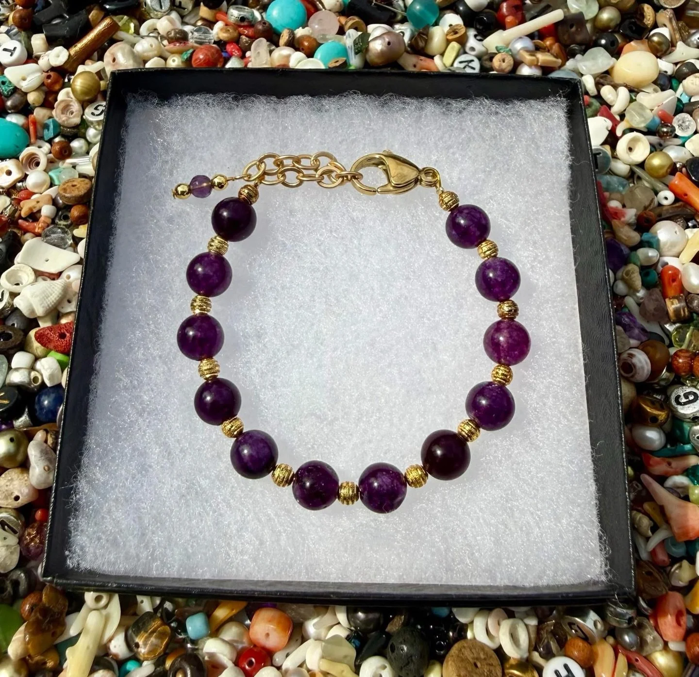 We are out at the @mandevilletrailheadmarket today ☀️ ! Come and see us and all the wonderful vendors out here today! If not today catch us tomorrow @abitasprings.farmersmarket ( but it is weather permitting! )

Our newest amethyst &amp; gold bracele