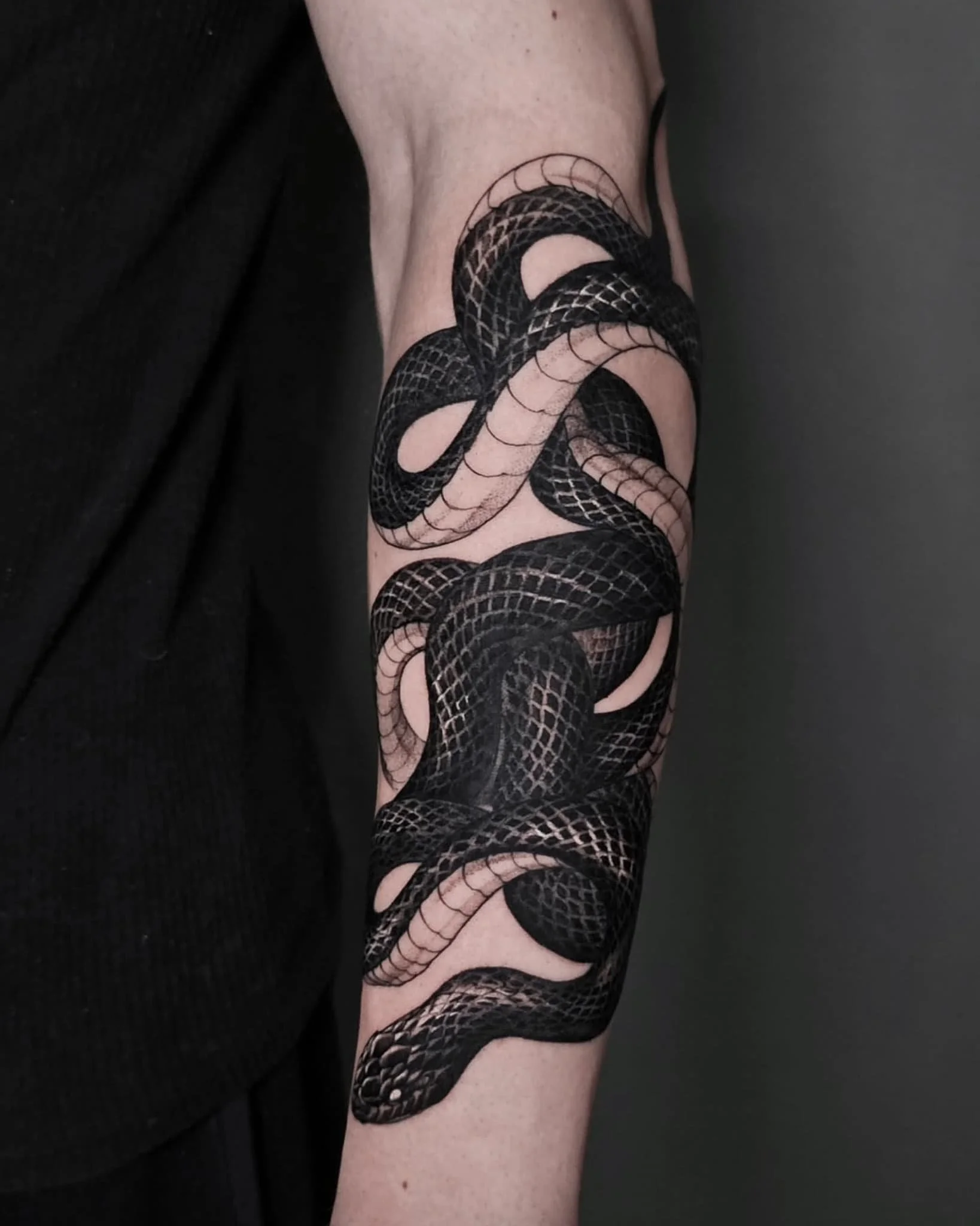 harris-artist-black-snake-coiled-scales-forearm-tattoo.jpg