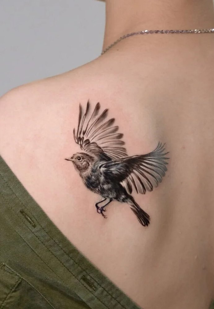 binx-artist-realistic-bird-outstretched-wings-shoulder-blade-tattoo.jpg
