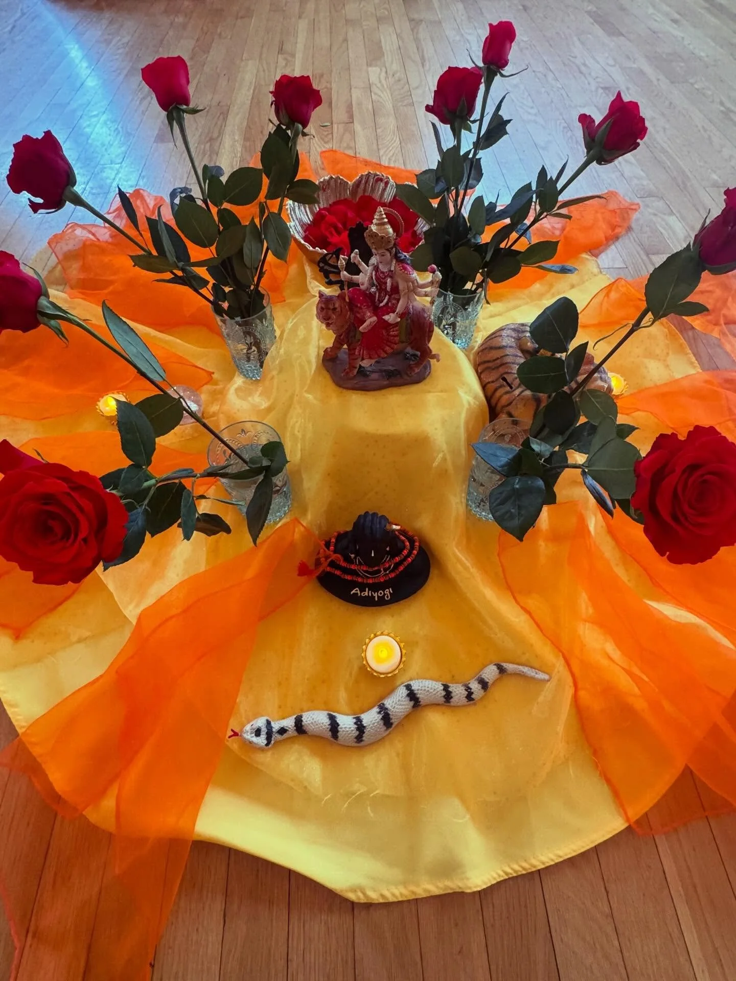 ❤️&zwj;🔥
Still basking in the beautiful energy raised on Saturday for our Rockin&rsquo; the Shakti mini retreat. We explored the energy &amp; symbology of Goddess Durga with reverence through Shakti Flow (yoga dance), Yin, Yoga Nidra, 
sonic blessin