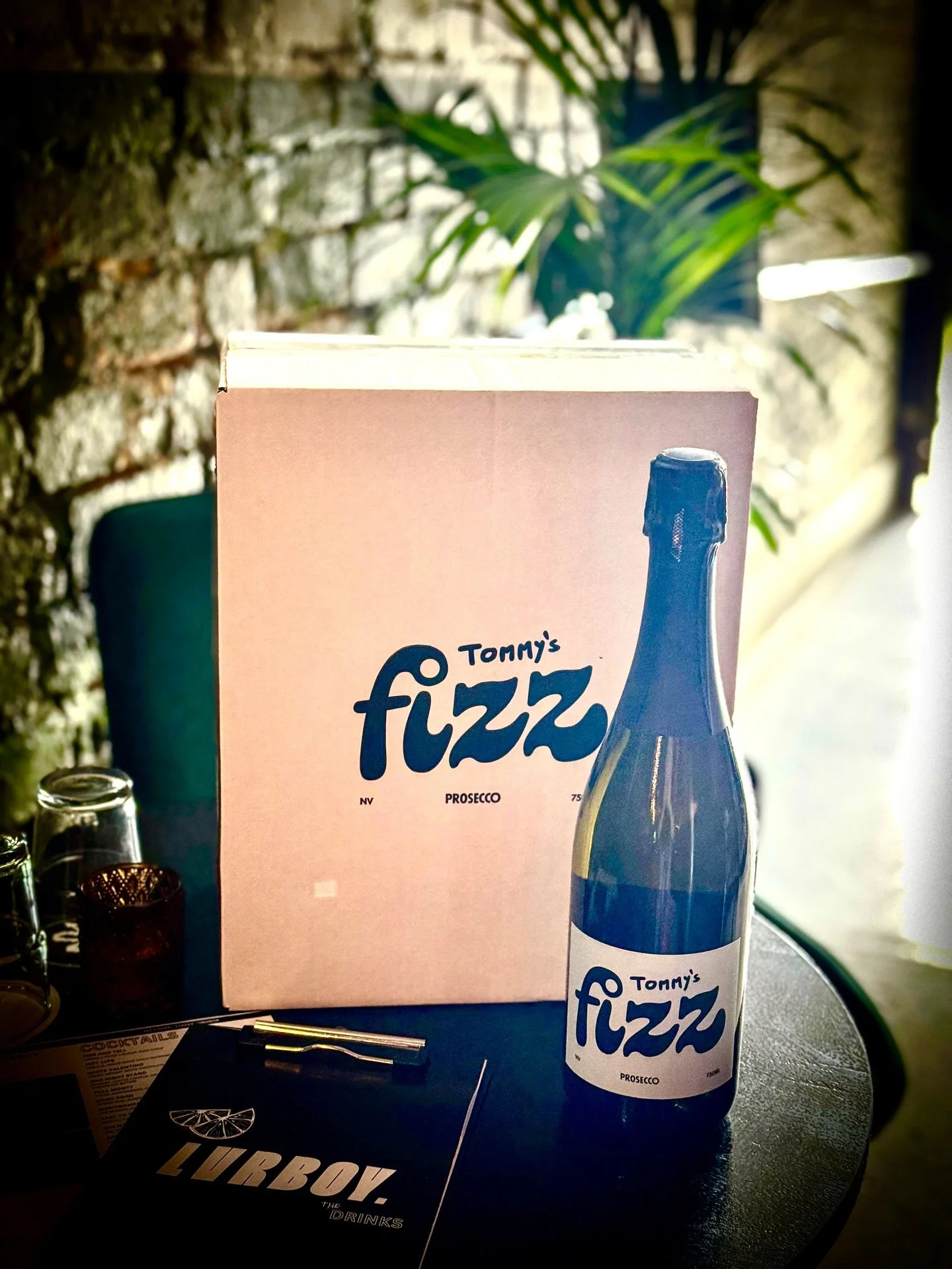 It&rsquo;s Friday. It&rsquo;s hot.
Tommy&rsquo;s Fizz Prosecco from the legends at @tommys_booze feels like the right call.

Pouring for Happy Hour, Wednesday to Sunday, 5&ndash;8pm, $8 a glass. Don&rsquo;t overthink it 🥂

#tommysbooze #chapelstreet