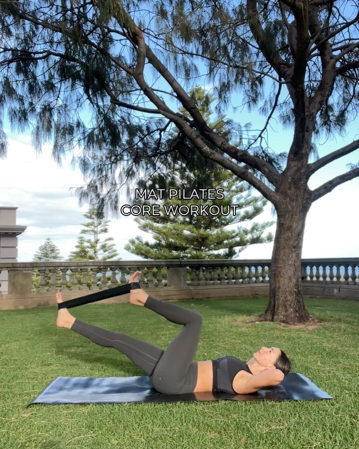 Happy Wednesday! Here&rsquo;s a mat Pilates core workout for you 🤍 See the details below &amp; save for later 💫
- Chest lift
- Single leg stretch
- Combo chest lift + single leg stretch
- Legs tabletop band stretches
- Legs extended band stretches
