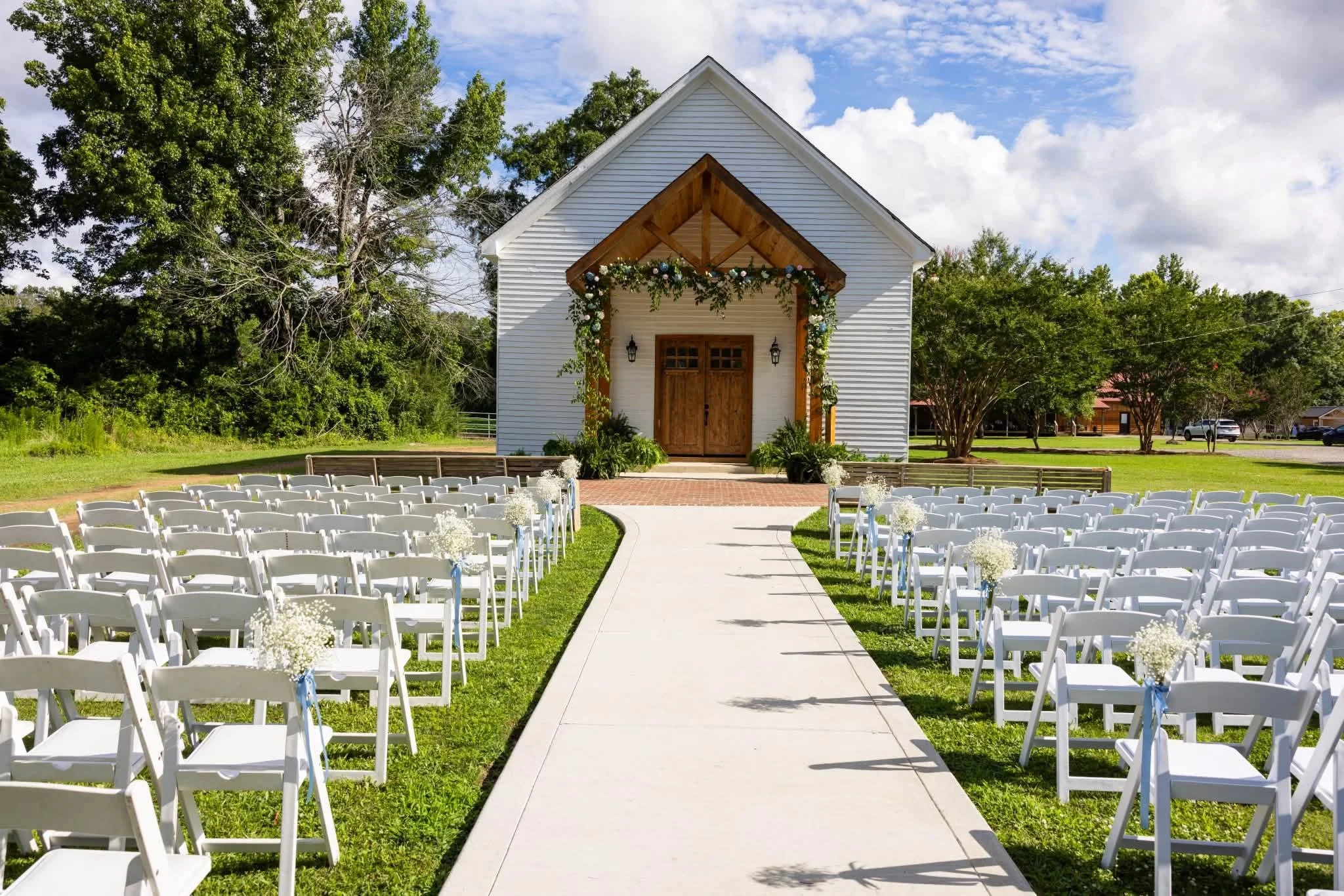 Why Couples From Memphis, Jackson &amp; Southaven Choose Alvastage Acres