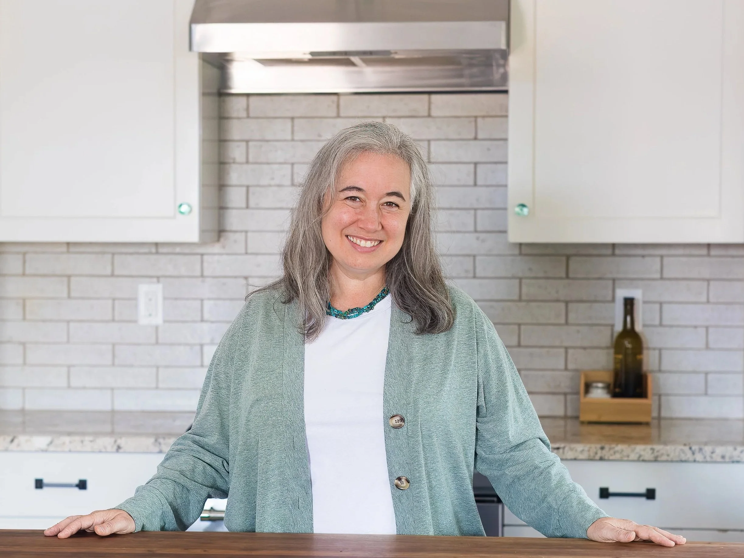 Karen Bloom helps families reduce their toxic exposure and improve health by detoxifying their homes.