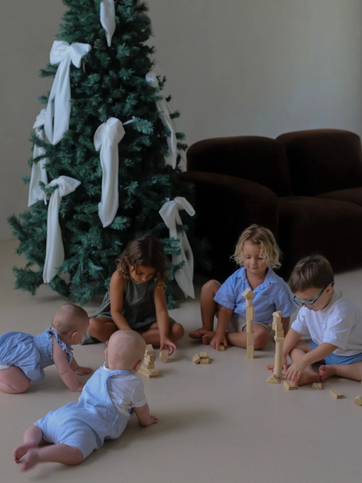 It&rsquo;s your last chance to book a Christmas photo session.

We&rsquo;ve got two spots available this Saturday 6th December. Perfect for lovers, mini&rsquo;s, fur babies, friends and teams. 

Book via the link in our bio.