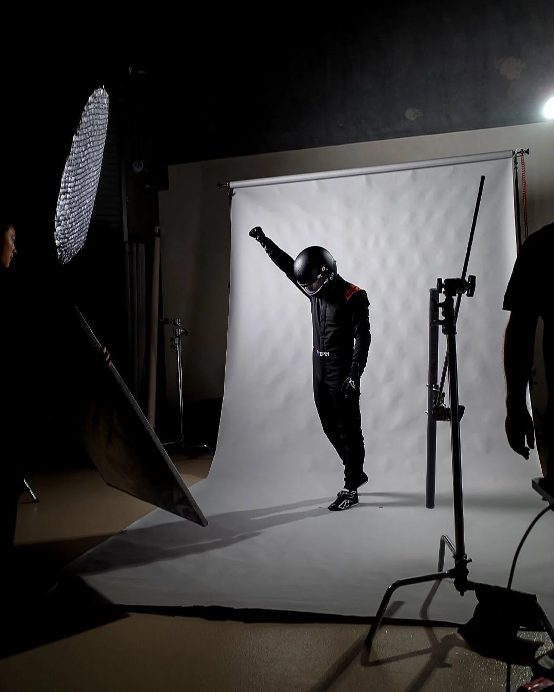 In studio with @reelpeople_productions and @oscarpiastri for @grilldburgers 🍔