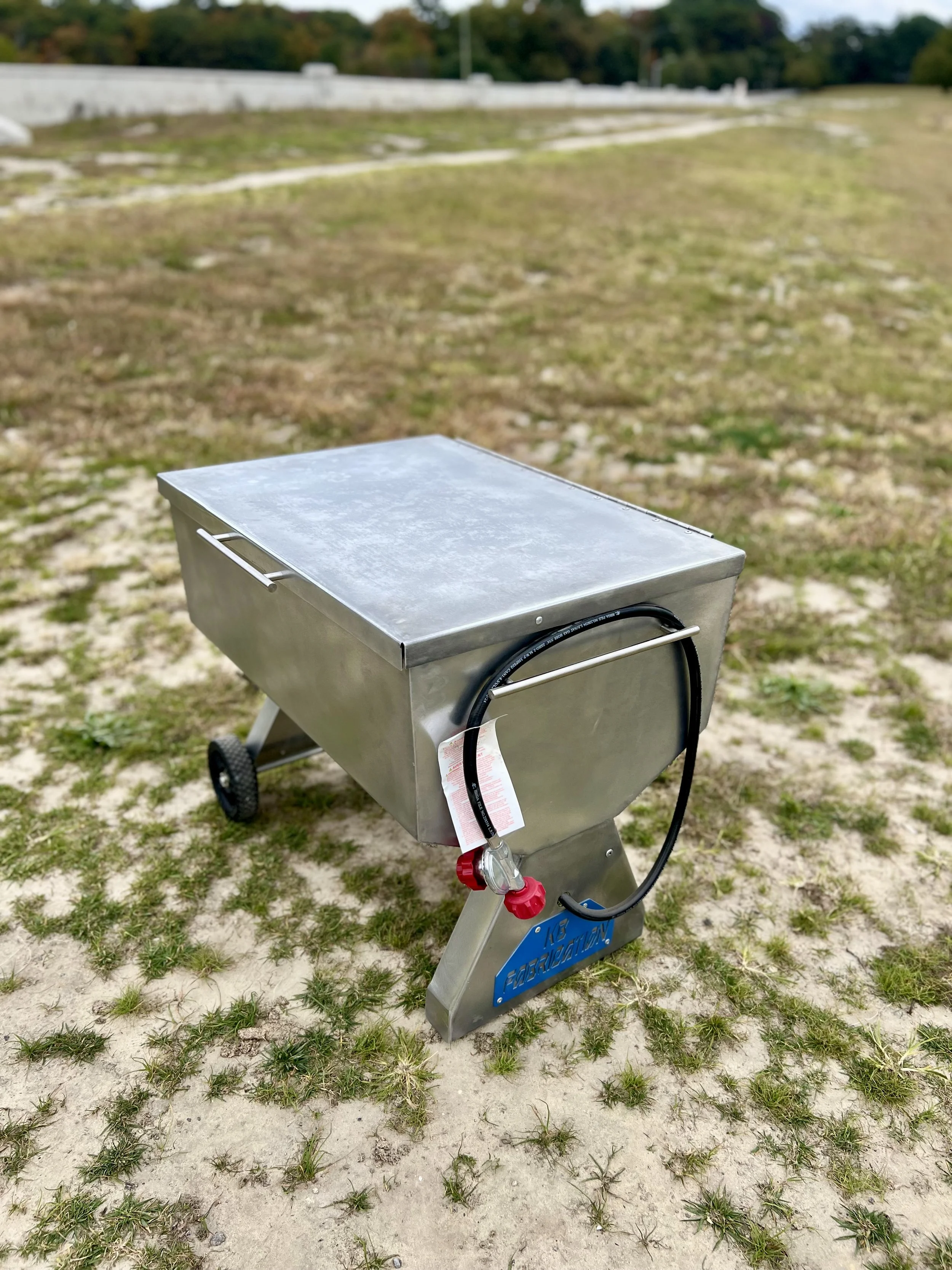 aluminum seafood steamer with closed lid by KB Fabrications handcrafted aluminum, outdoor setting