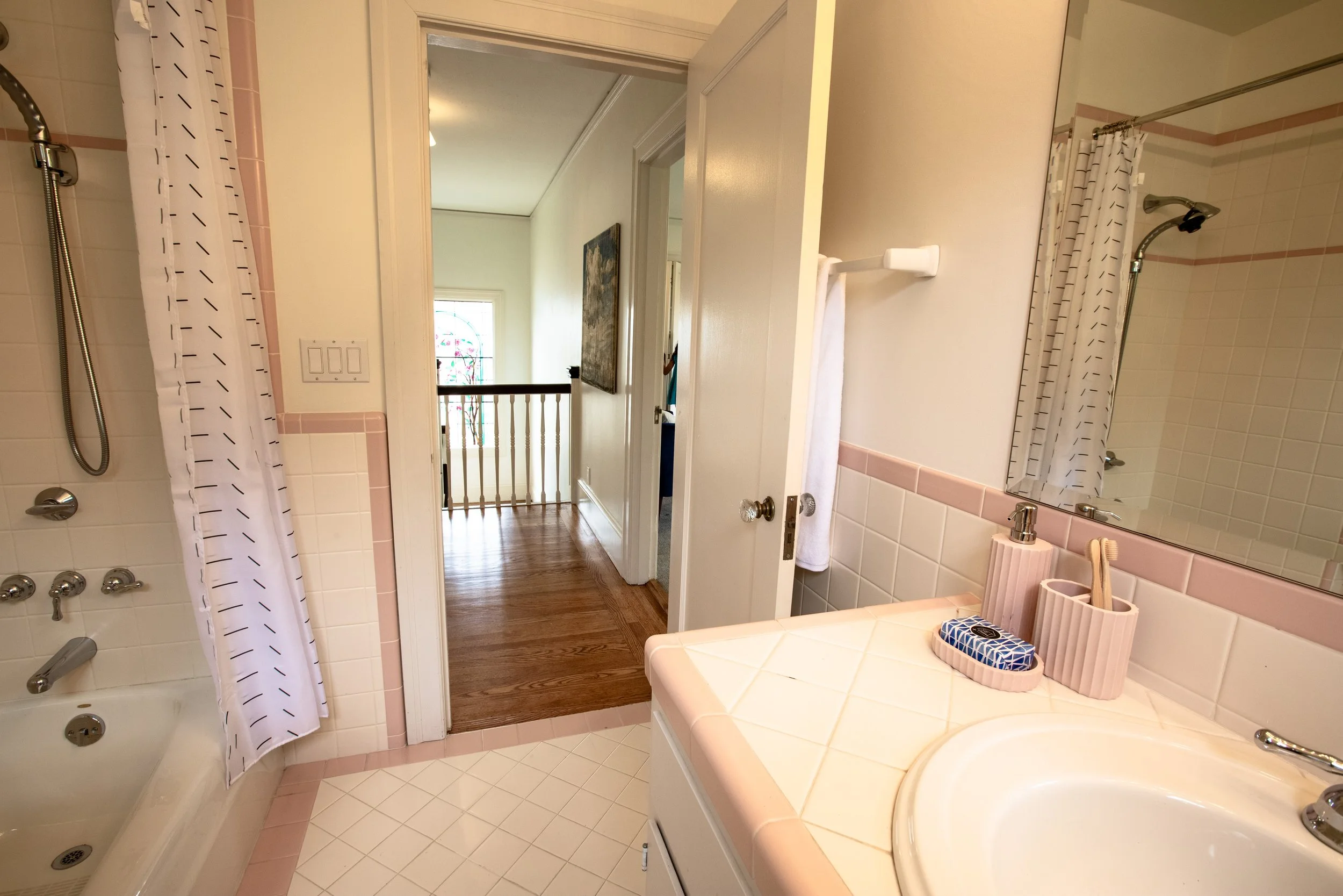 Up_HallBath1.jpg