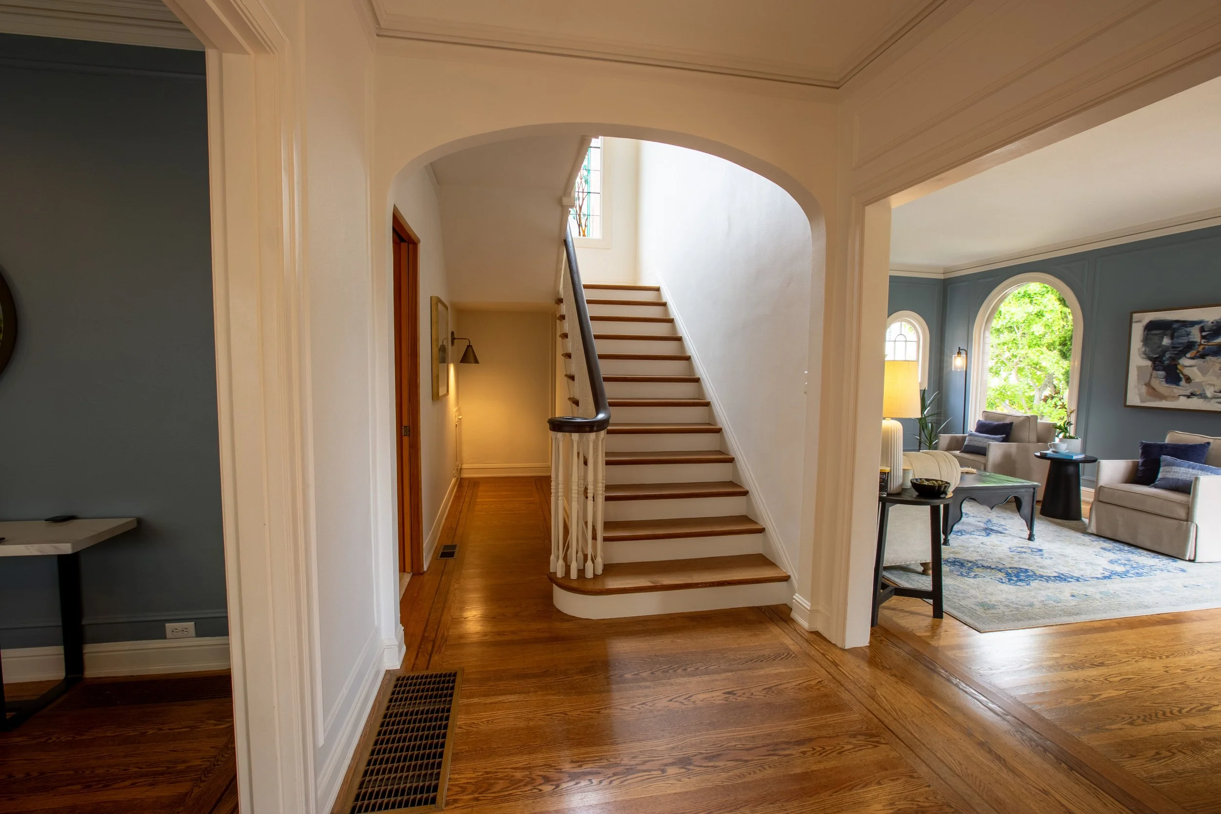 Foyer1.jpg