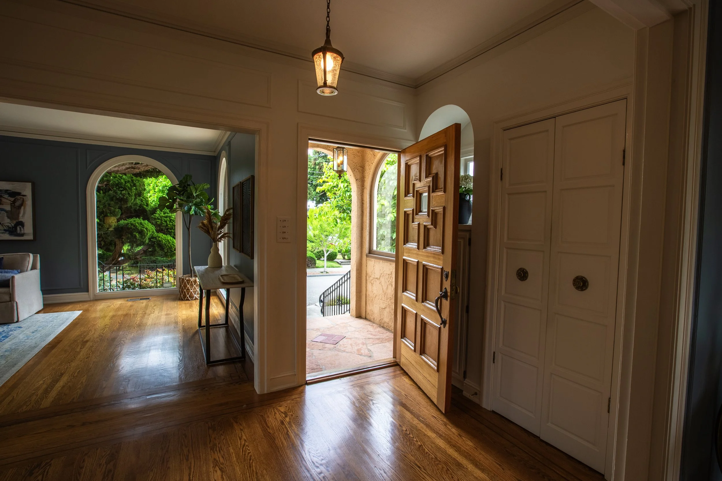Foyer_OpenDoor.jpg