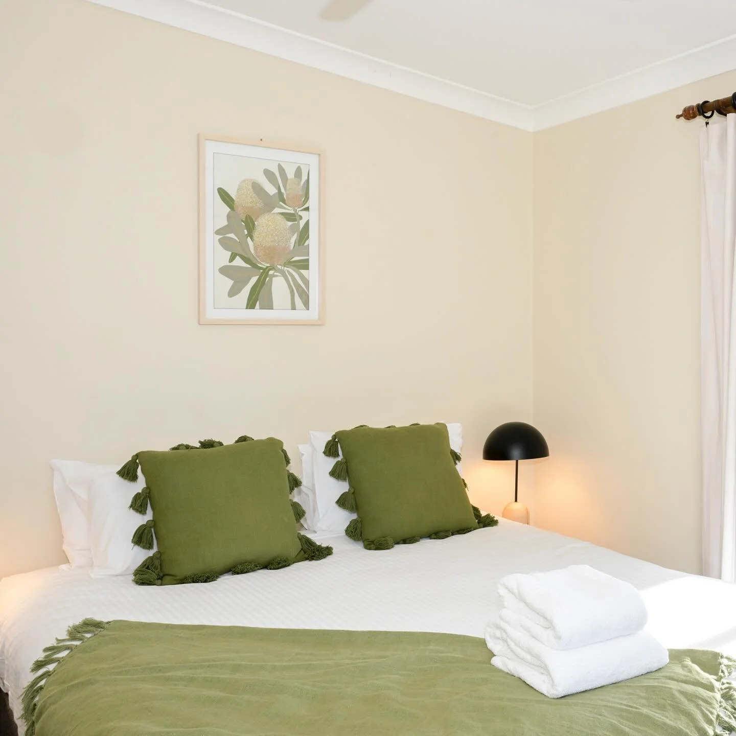 Vineyard cabin is a one bedroom self contained cabin with a wrap around balcony and plenty of kangaroos to see! 
.
.
.

#harkham #harkhamwonery #naturalwines #huntervalley #hunter #huntervalleywinecountry #pokolbin #italianrestaurant #richieharkham #