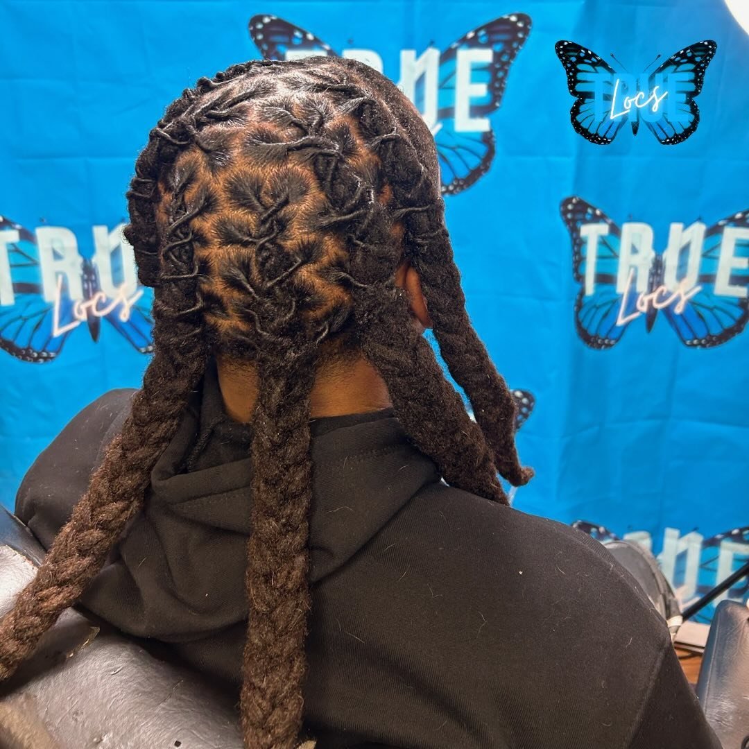 🩵🦋 Come on Barrels!!! 😎 This style is pretty cool with the barrels going into plats, CRISP CLEAN AND NEAT 🔥Come See Me🦋🩵

🦋🦋🦋 I have openings! Now Located in Stockbridge, at The Cleopatra Beauty Shop (inside Walmart)🦋🦋🦋

FOLLOW ME ON TIKT