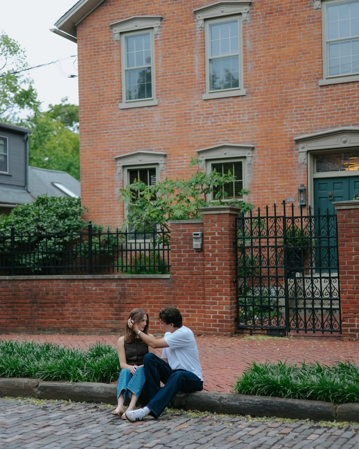 Hannah + Parker in German Village before their move to NYC. One of my favorite evenings with two of my beautiful friends who deserve the world 🌎

#ChicagoPhotographer #ChicagoPhotography #ChicagoEngagementPhotographer #ChicagoGradPhotographer #Chica