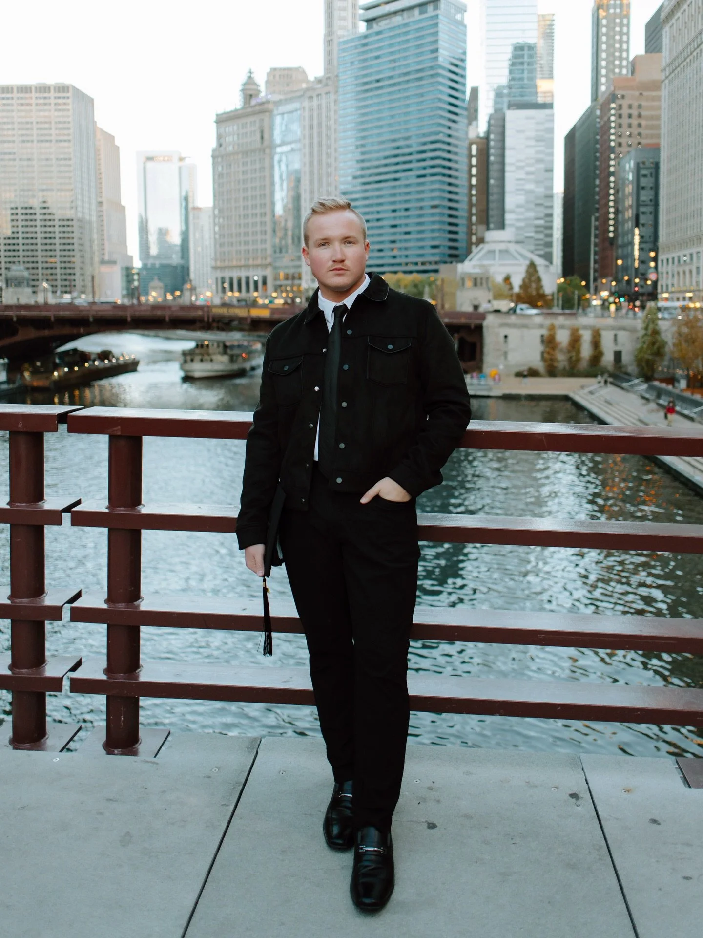 In honor of graduation season having started for me this week, some of my favorites of Jameson from the fall 🎓 So incredibly excited to celebrate with all of you! 

To all of my grads 🥂

#ChicagoPhotographer #OhioPhotographer  #ChicagoEngagementPho