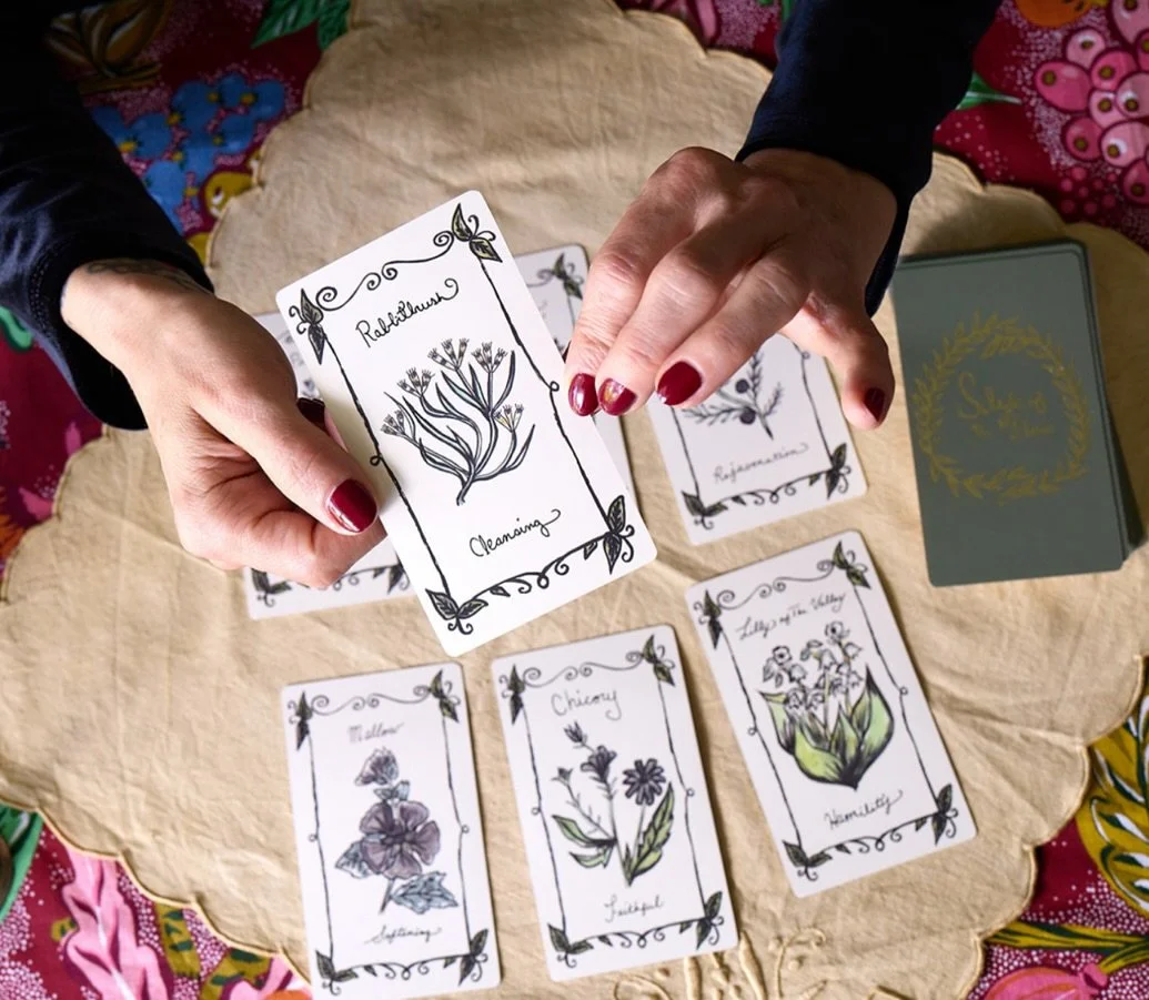 Hello everyone! I will be popping up @rayleeconsignment this Saturday for a very special fall event! At this special pop-up, Primrose Apothecary founder Felicia Howe offers intuitive tarot
readings using her own handcrafted tarot deck - an inspired f