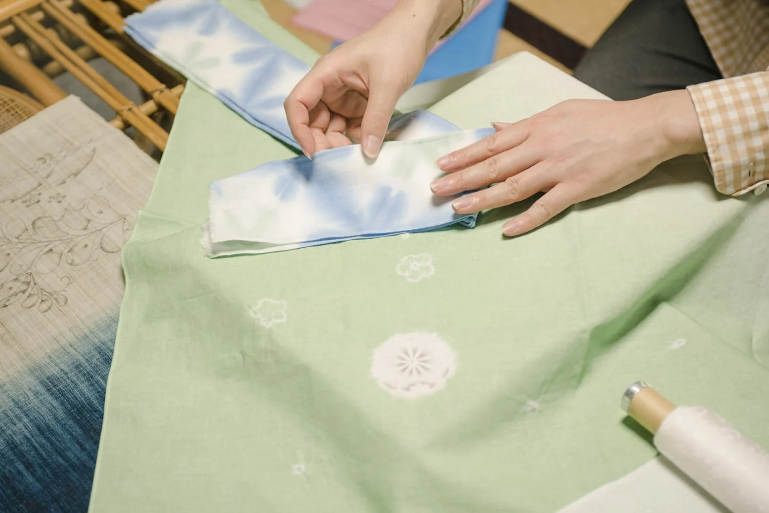 2-kyoto_japanese_fabric_dyeing_tsujigahana_020.jpg