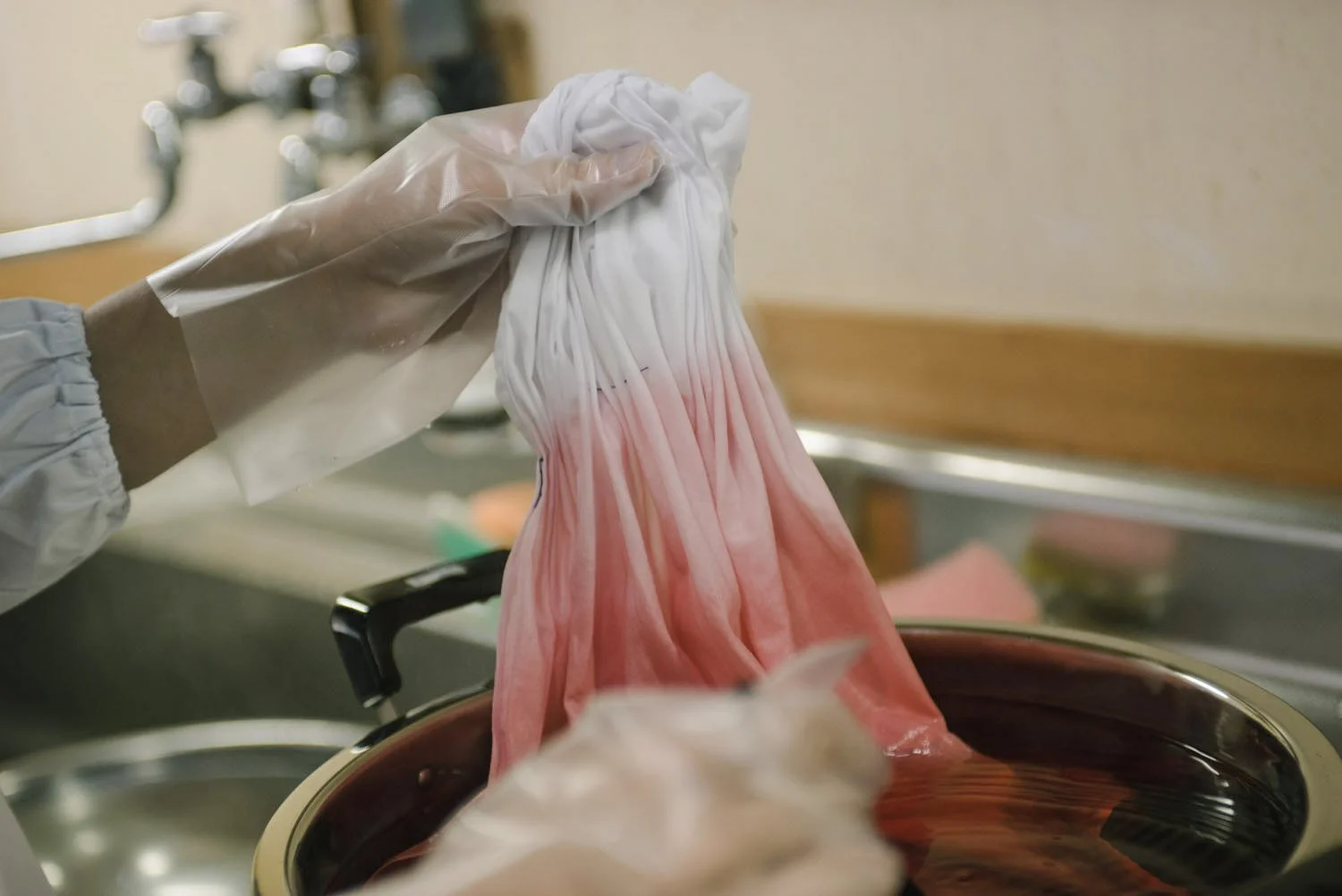 23-kyoto_japanese_fabric_dyeing_tsujigahana_215.jpg