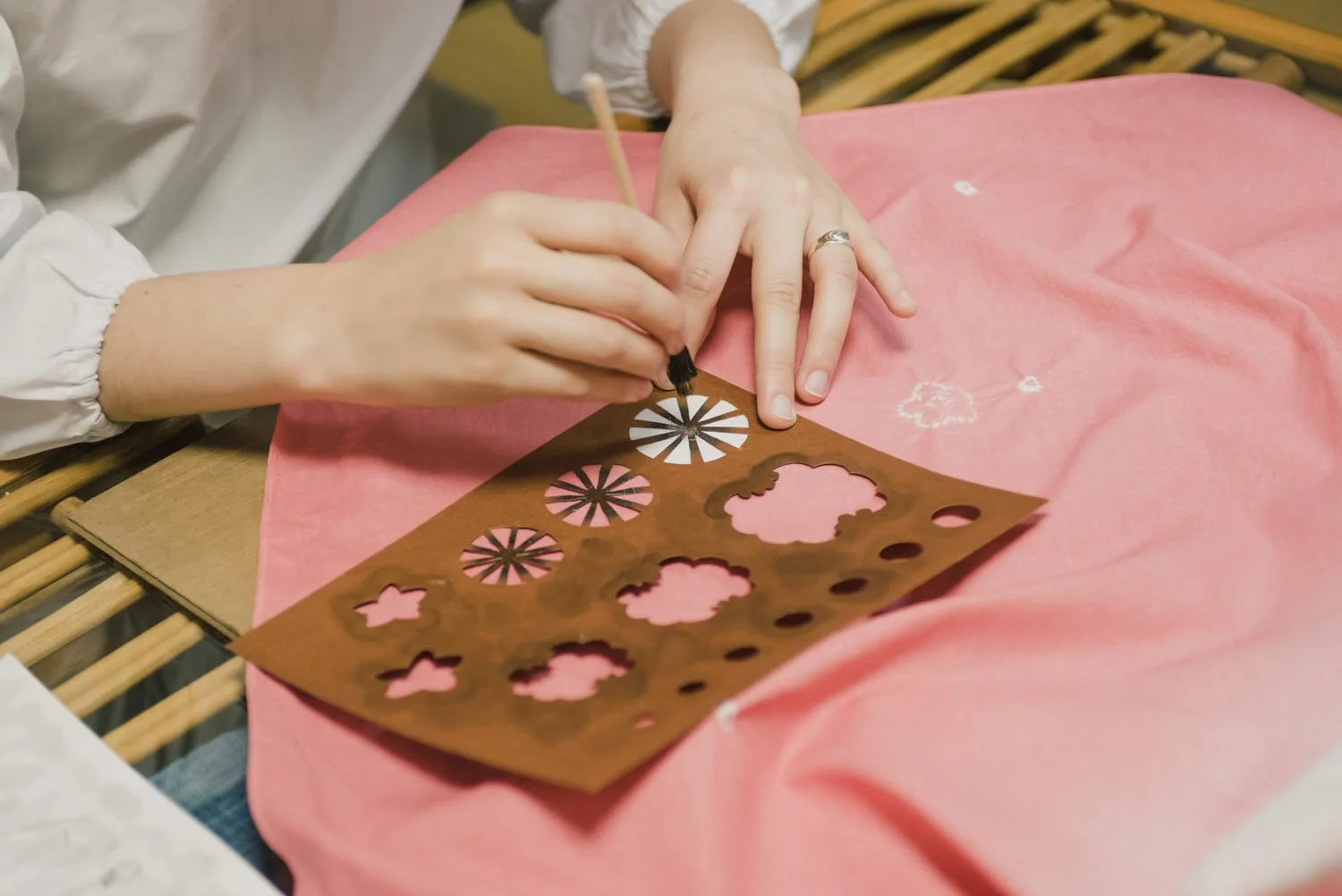 35-kyoto_japanese_fabric_dyeing_tsujigahana_306.jpg