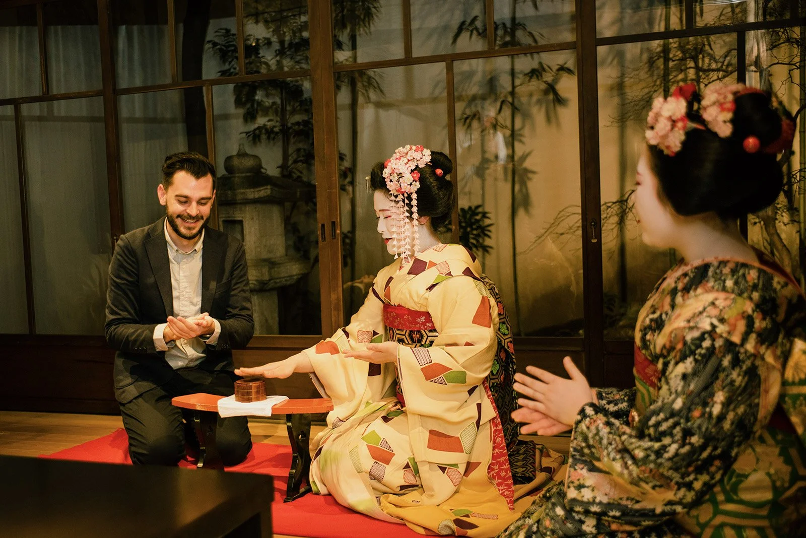 29-detouur_kyoto_geisha_enkai_dinner_260.jpg