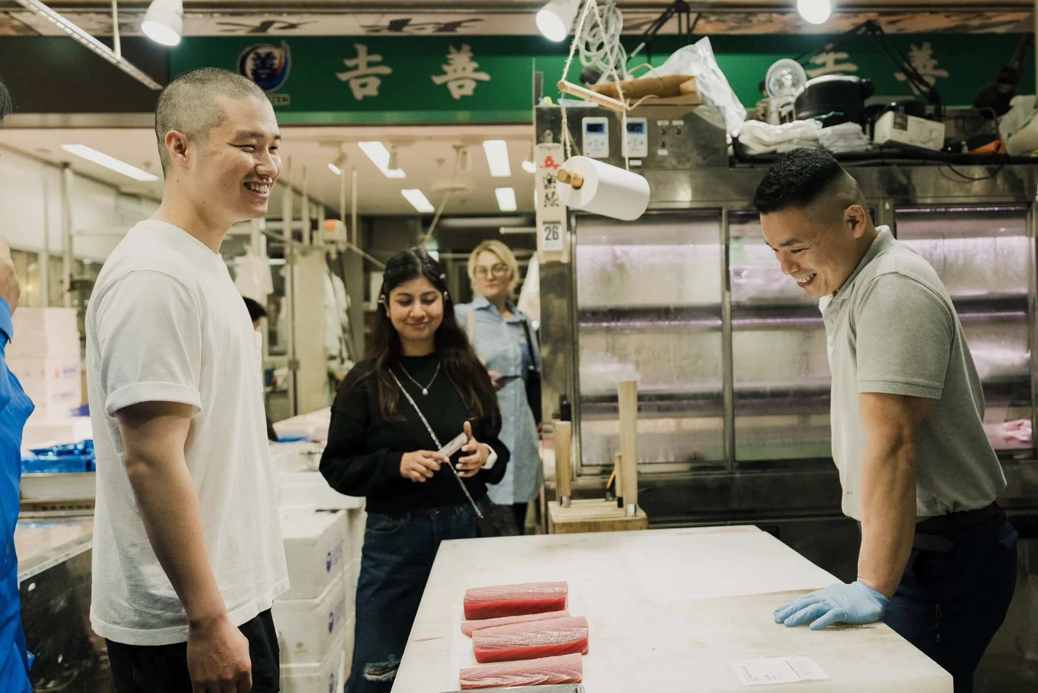 11-Toyosu_market_tour_042.jpg