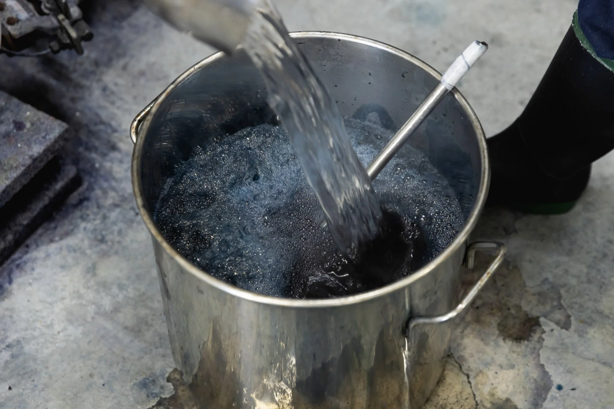 10-Tokyo_Honzome_Fabric_Dyeing_071.jpg
