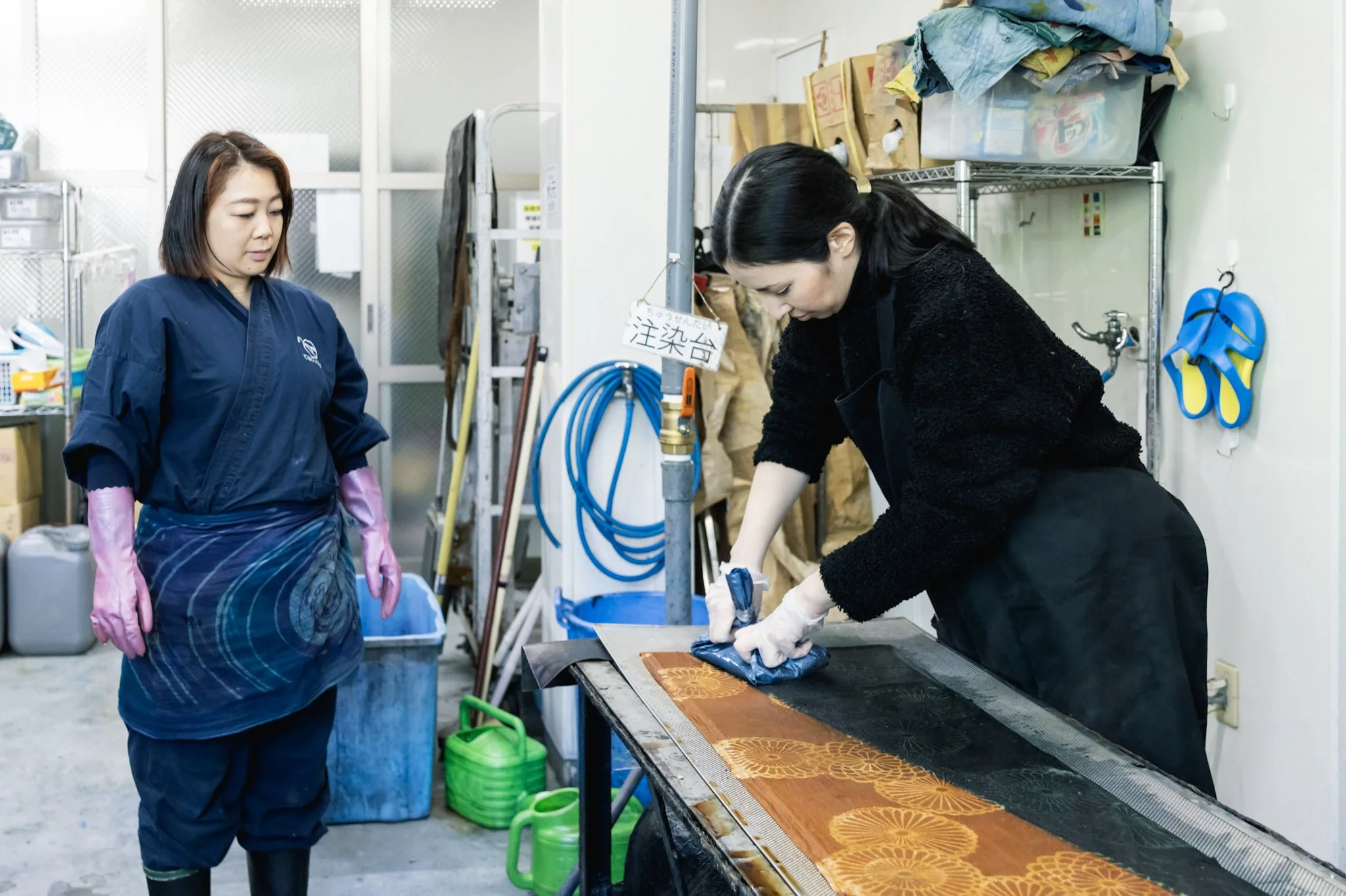 11-Tokyo_Honzome_Fabric_Dyeing_009.jpg