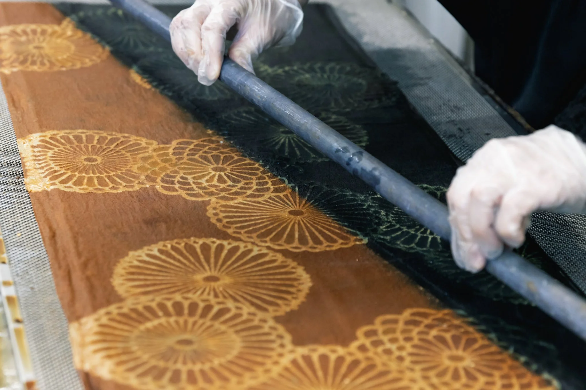 13-Tokyo_Honzome_Fabric_Dyeing_028.jpg