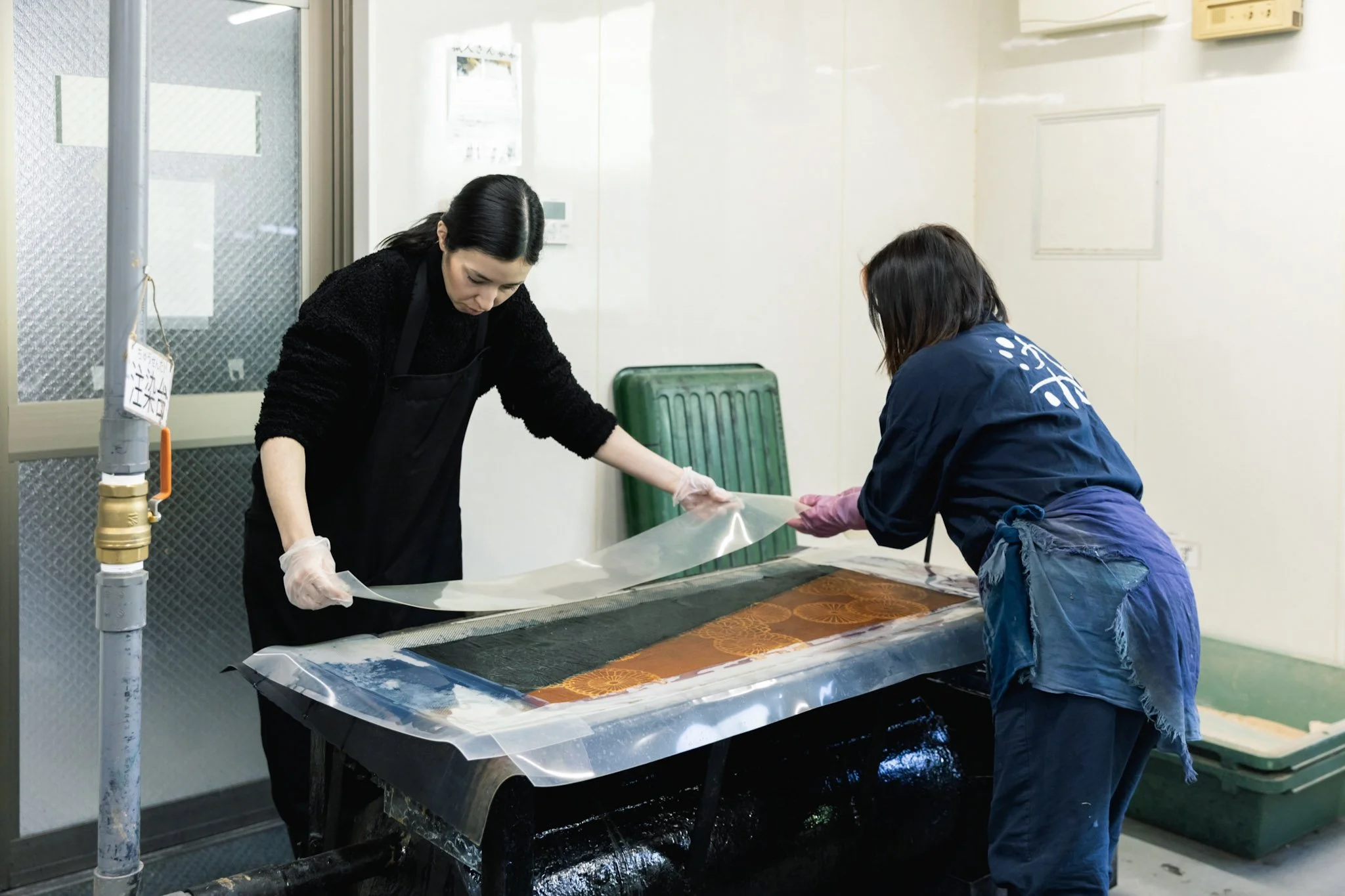 14-Tokyo_Honzome_Fabric_Dyeing_069.jpg
