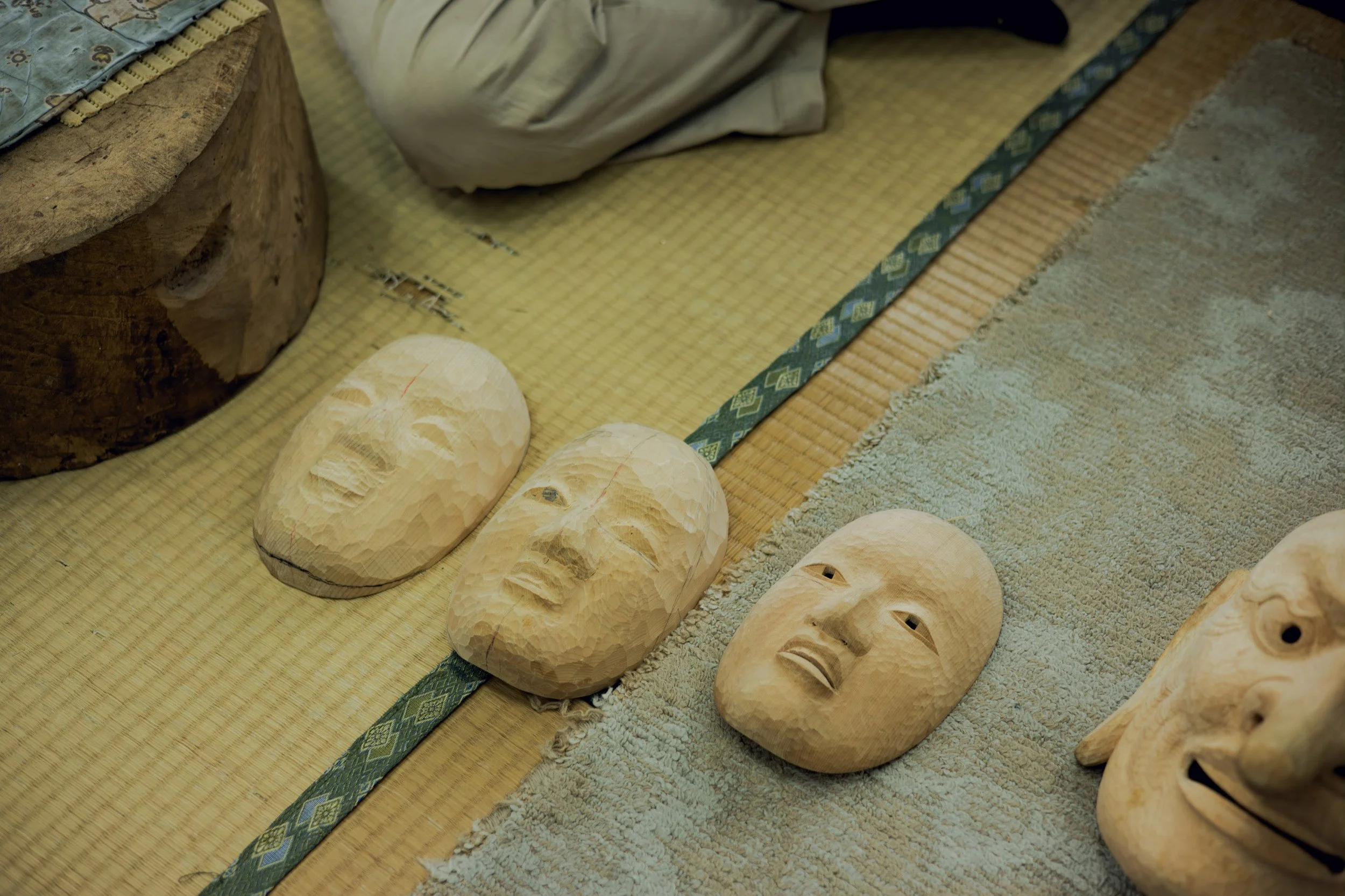 2-NARA_NohMaskMaking_MaruoManjirō_2560px_003.jpg