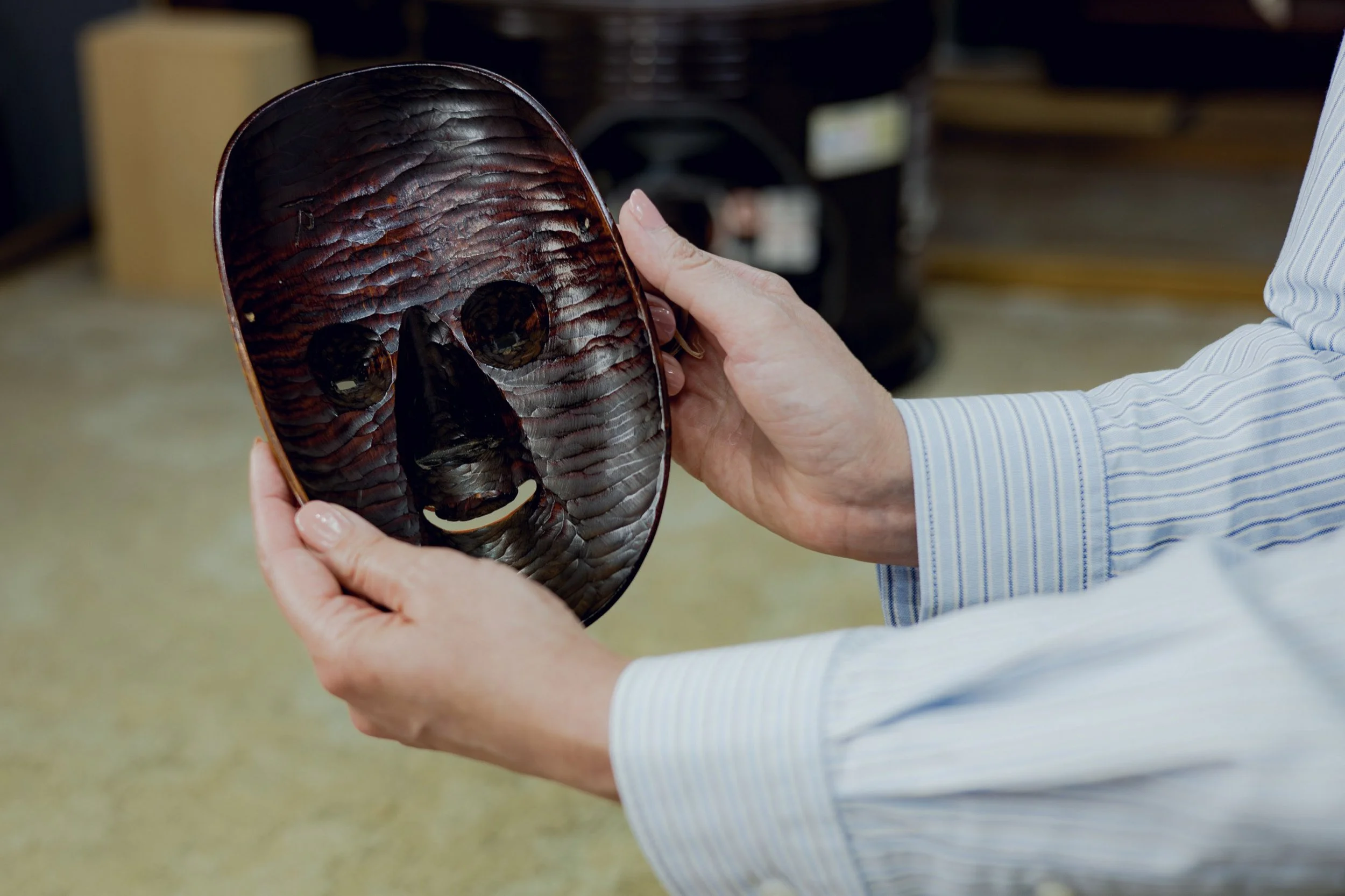 9-NARA_NohMaskMaking_MaruoManjirō_2560px_042.jpg