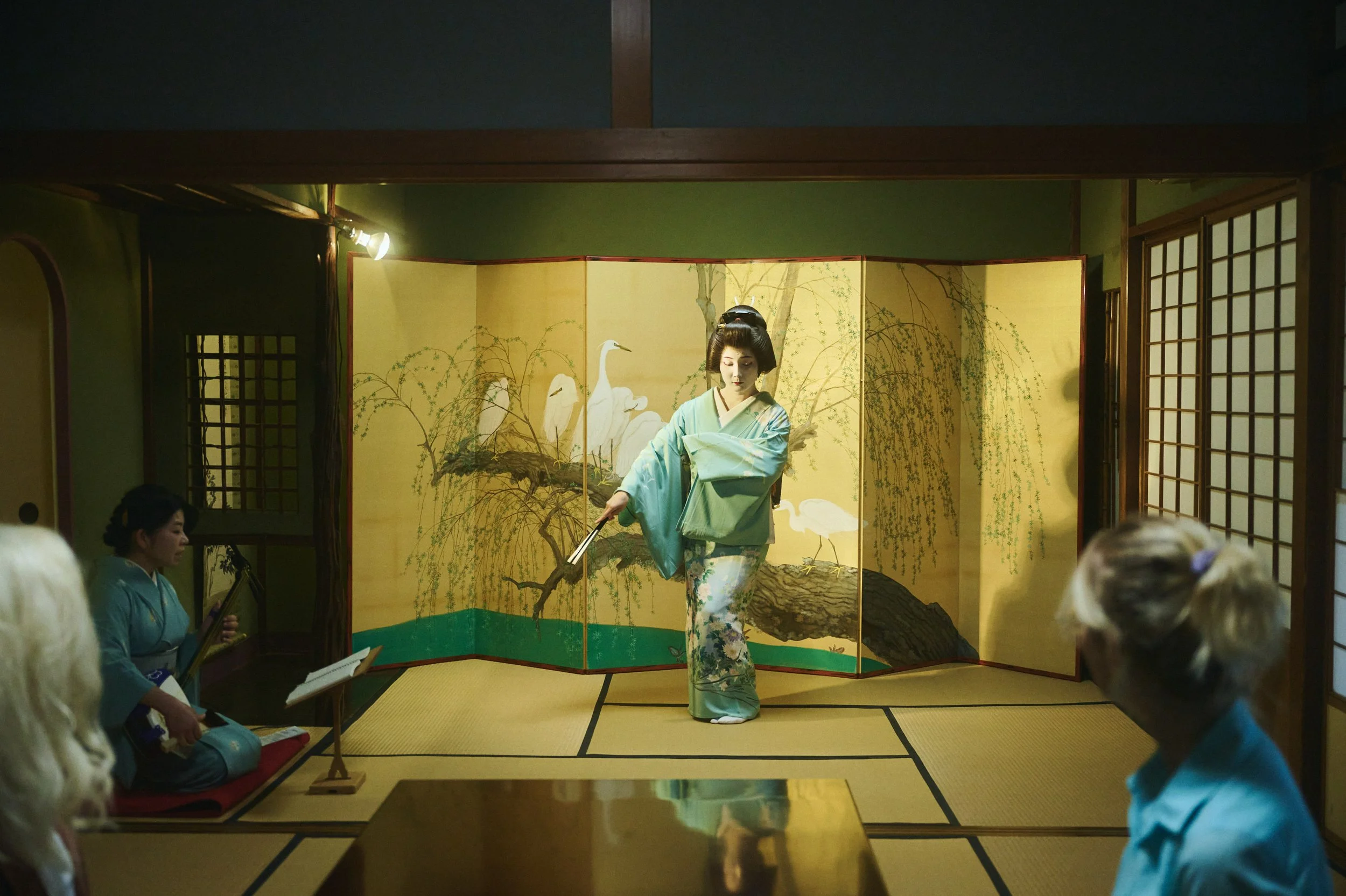 8-Kanazawa_Geisha performance_075.jpg