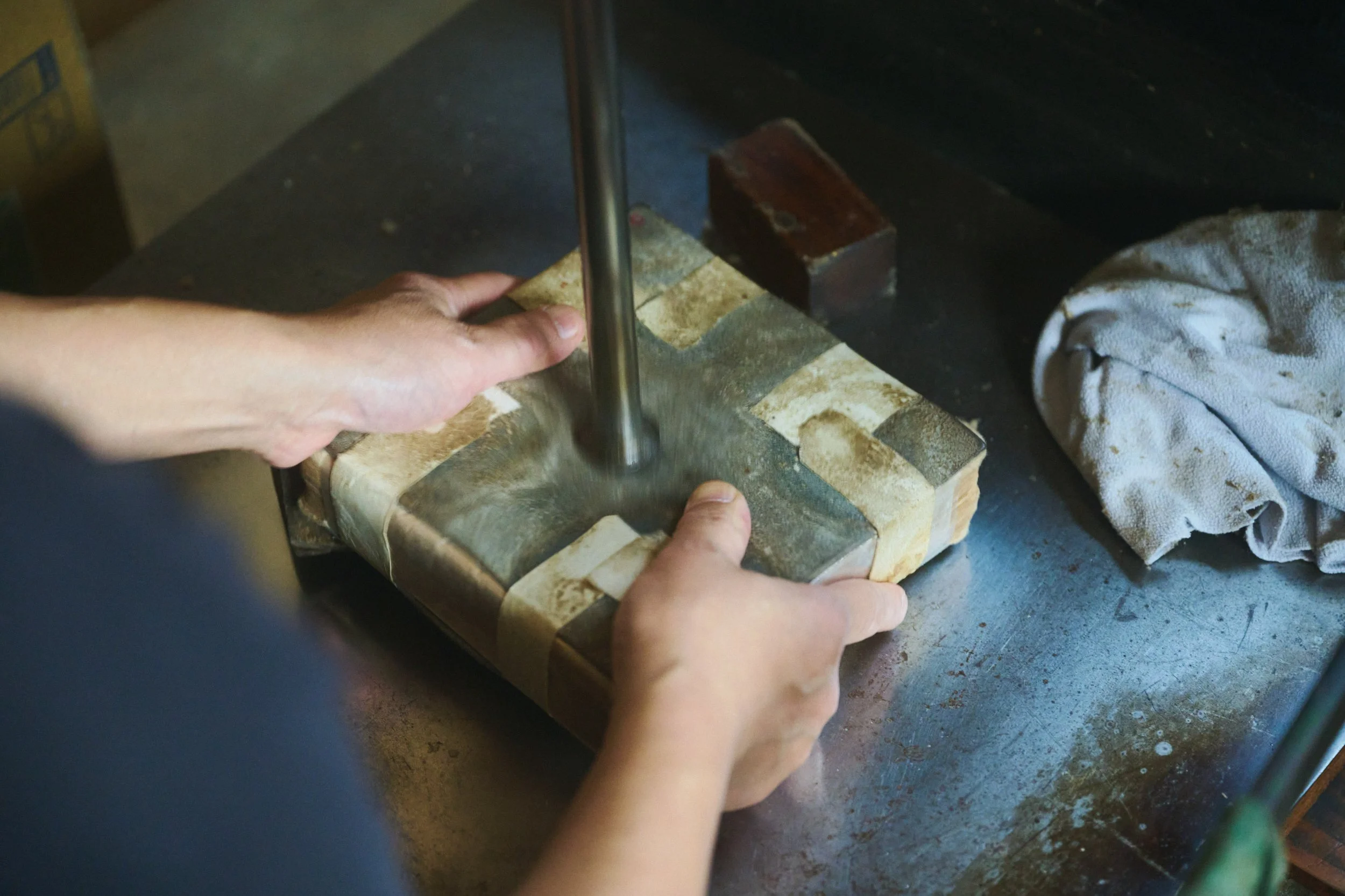 14-Kanazawa_Gold leaf manufacturing_150.jpg
