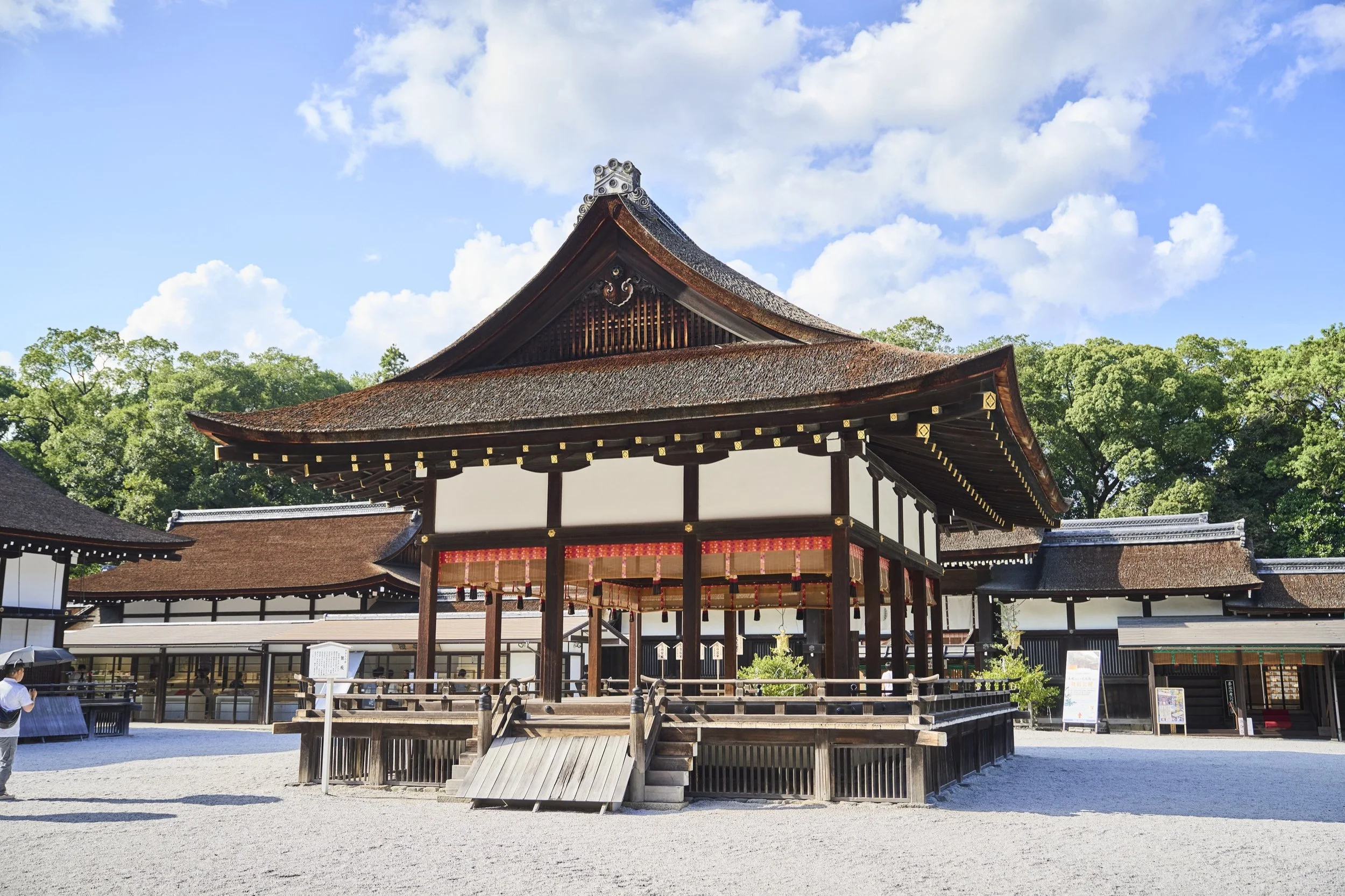 4-KYOTO_Jūnihitoe_ShimogamoJinja_2560px_025.jpg