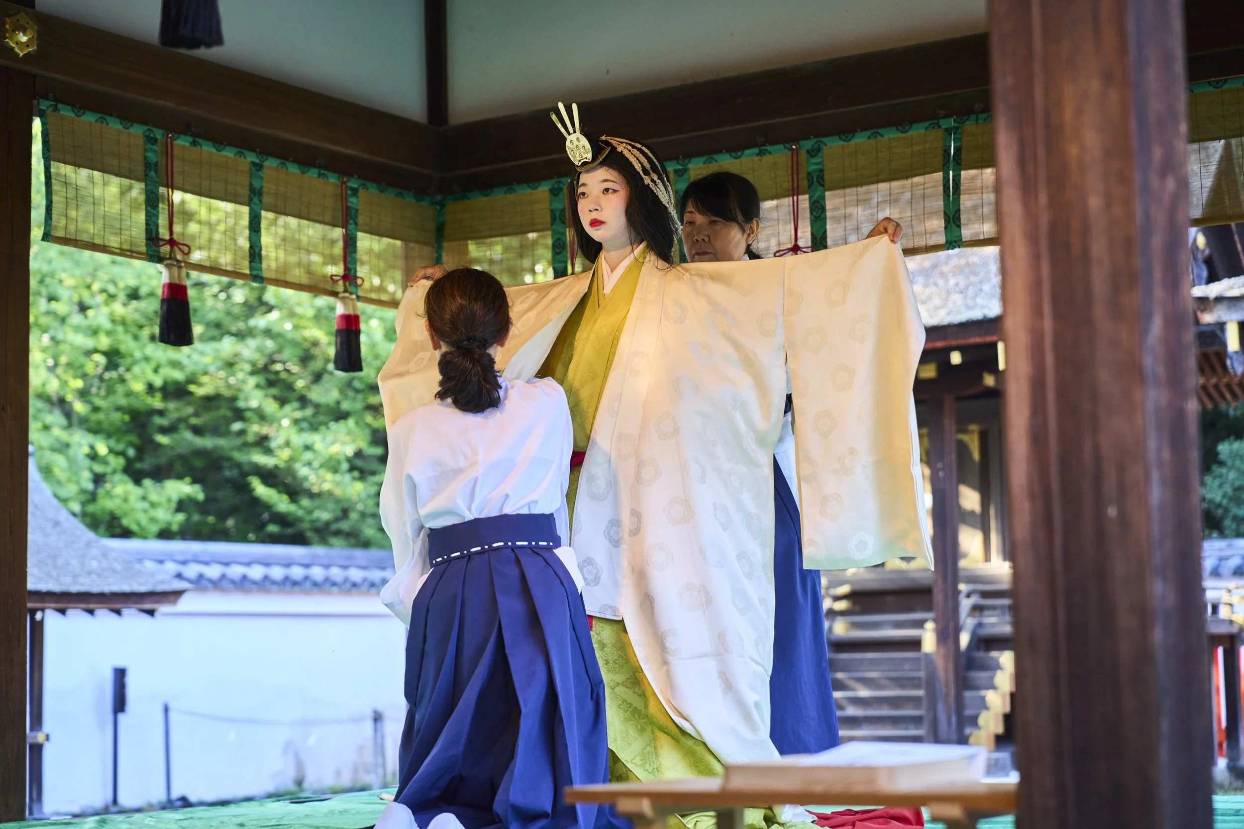 10-KYOTO_Jūnihitoe_ShimogamoJinja_2560px_061.jpg