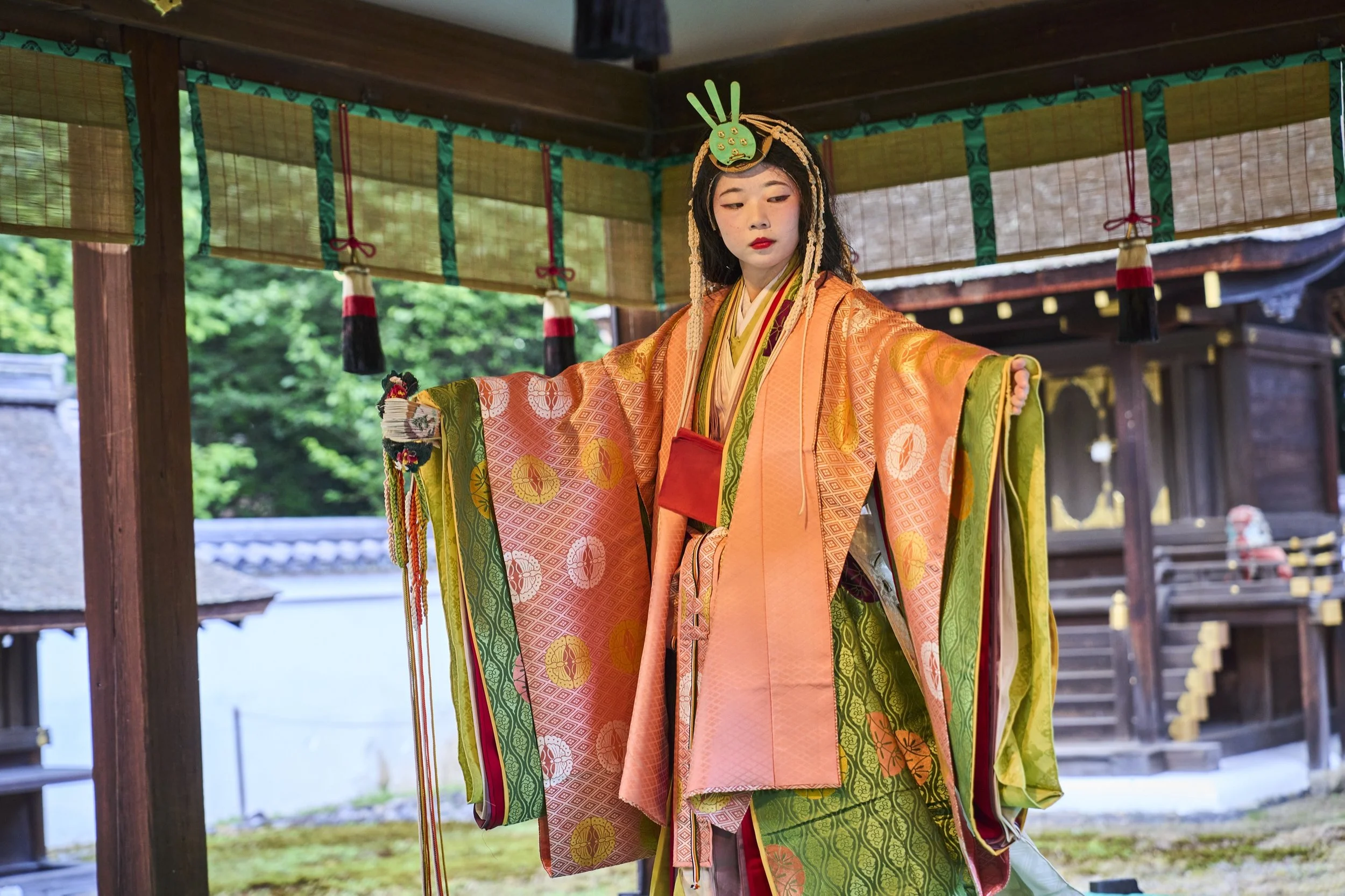 15-KYOTO_Jūnihitoe_ShimogamoJinja_2560px_095.jpg