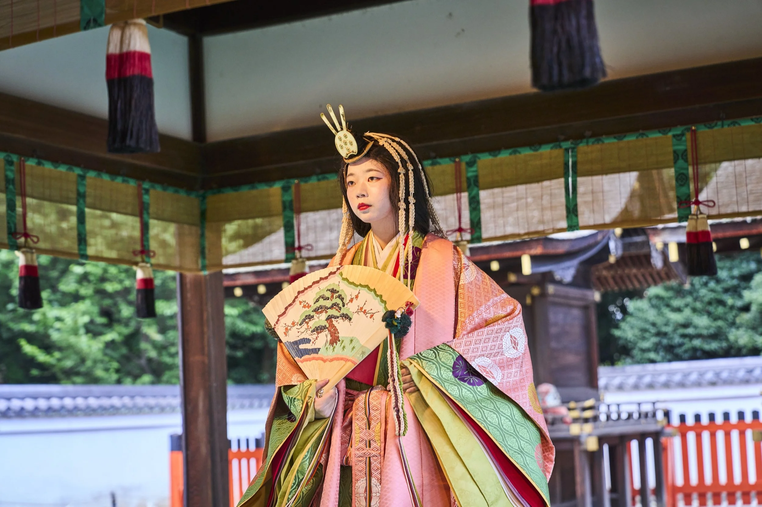 18-KYOTO_Jūnihitoe_ShimogamoJinja_2560px_104.jpg