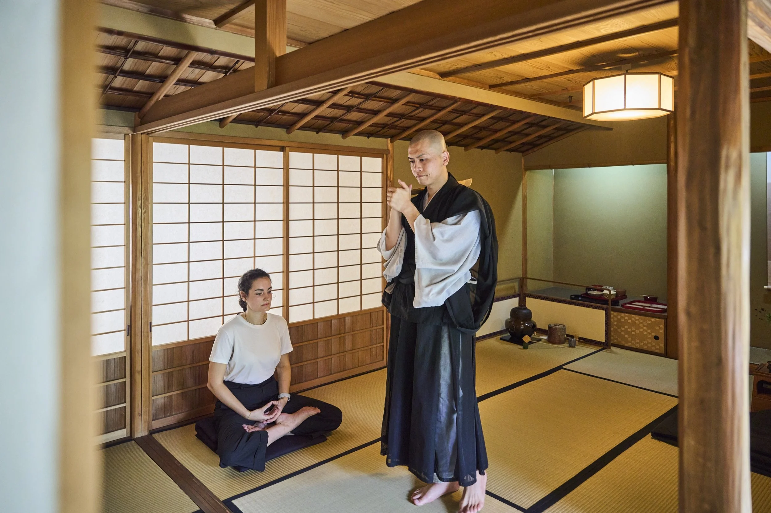 14-KYOTO_Zazen+TeaCeremony_Daisen-in_2560px_057.jpg