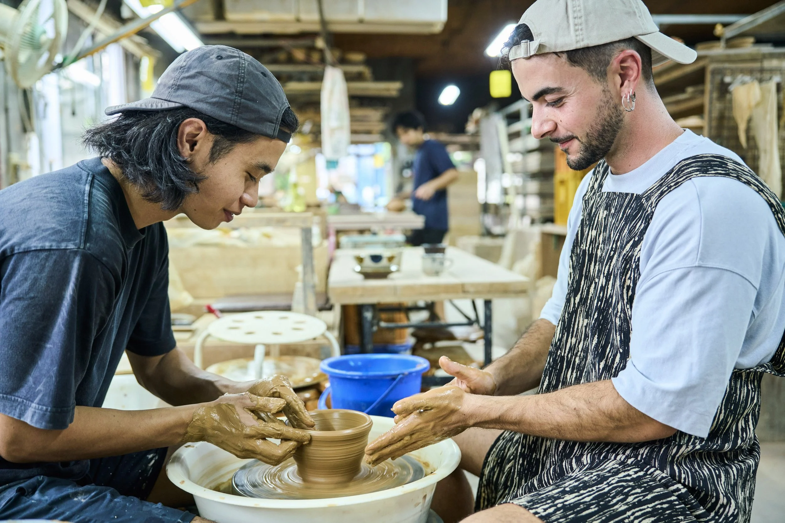 10-OKINAWA_Pottery_Tōshingama_2560px_053.jpg