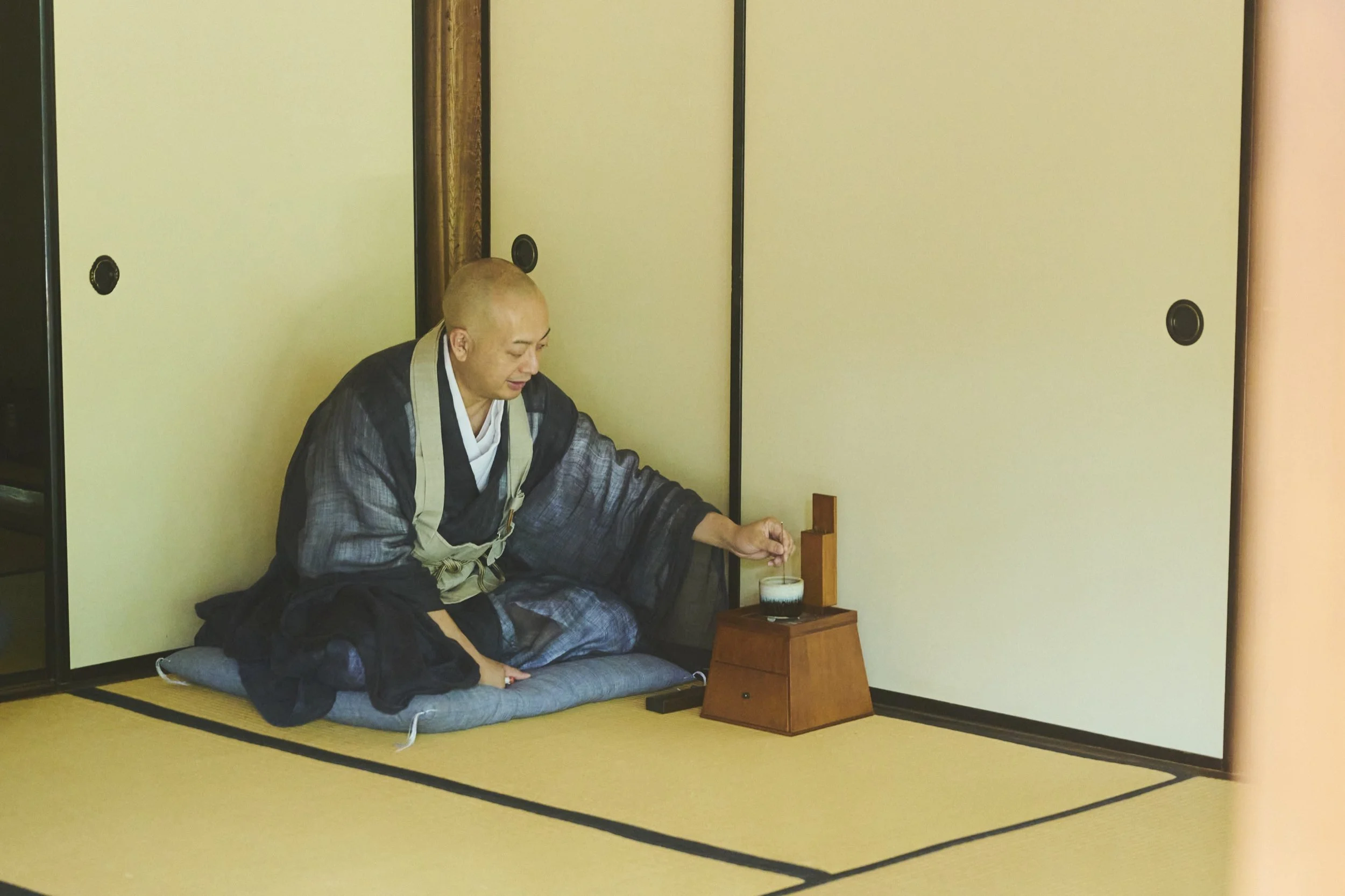 7-TOKYO_Zazen&TeaCeremony_Shōunji_2560px_058.jpg