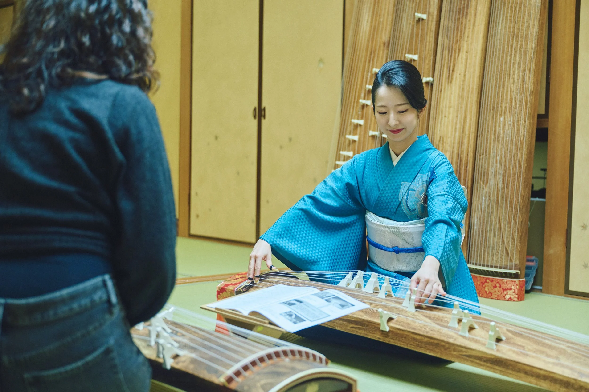 10-OSAKA_KotoZitherLesson_KikutakeShōko_2560px_060.jpg