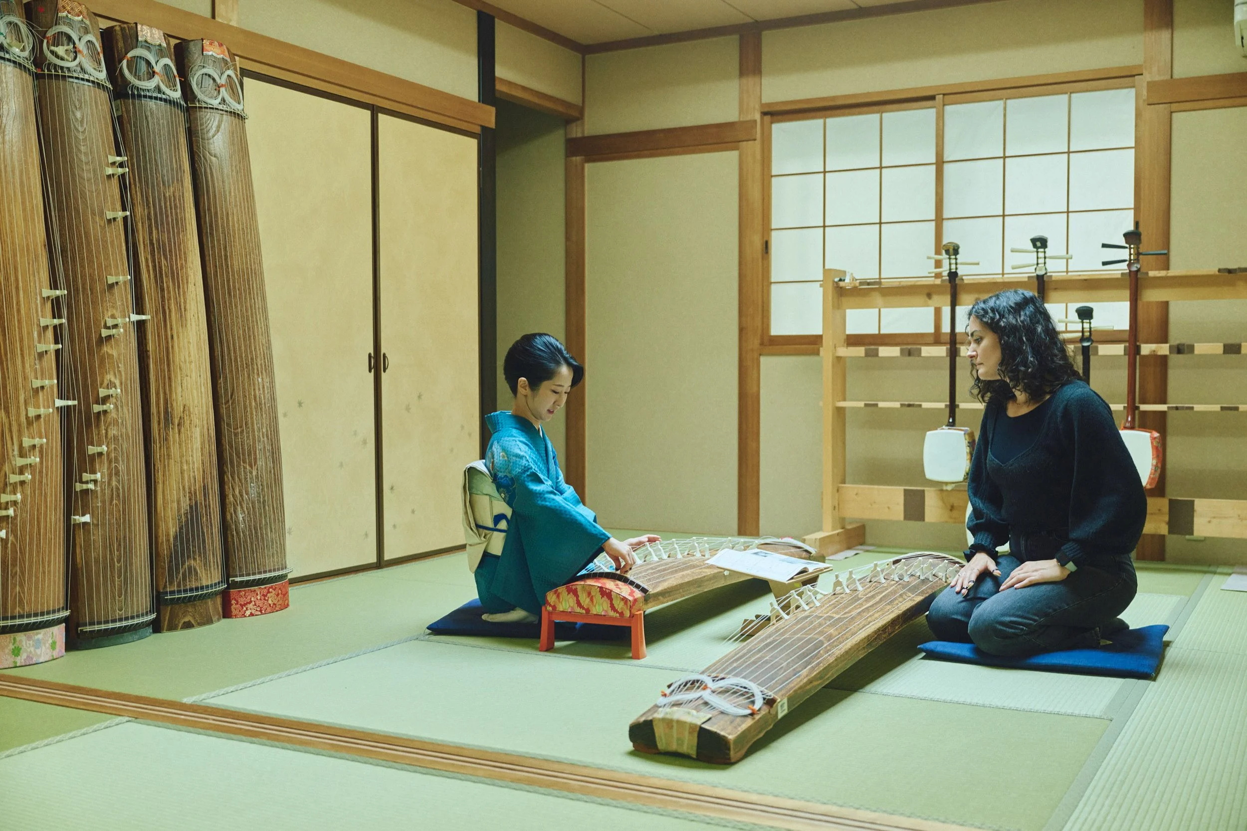 12-OSAKA_KotoZitherLesson_KikutakeShōko_2560px_076.jpg