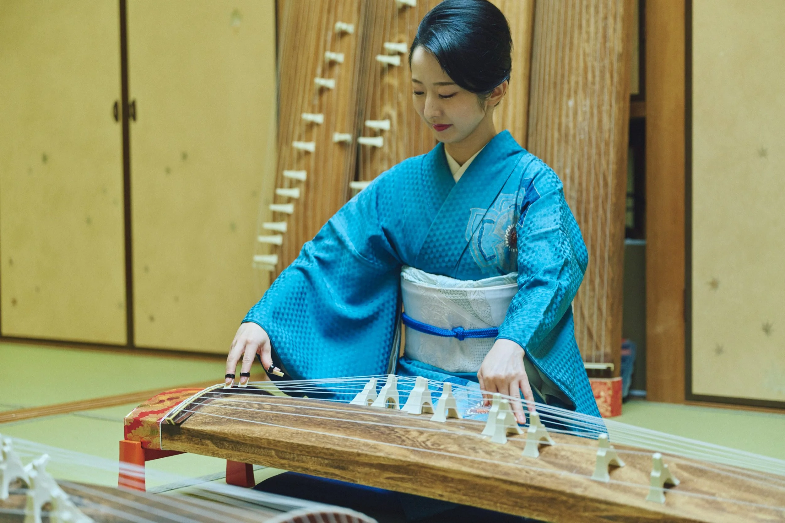24-OSAKA_KotoZitherLesson_KikutakeShōko_2560px_235.jpg