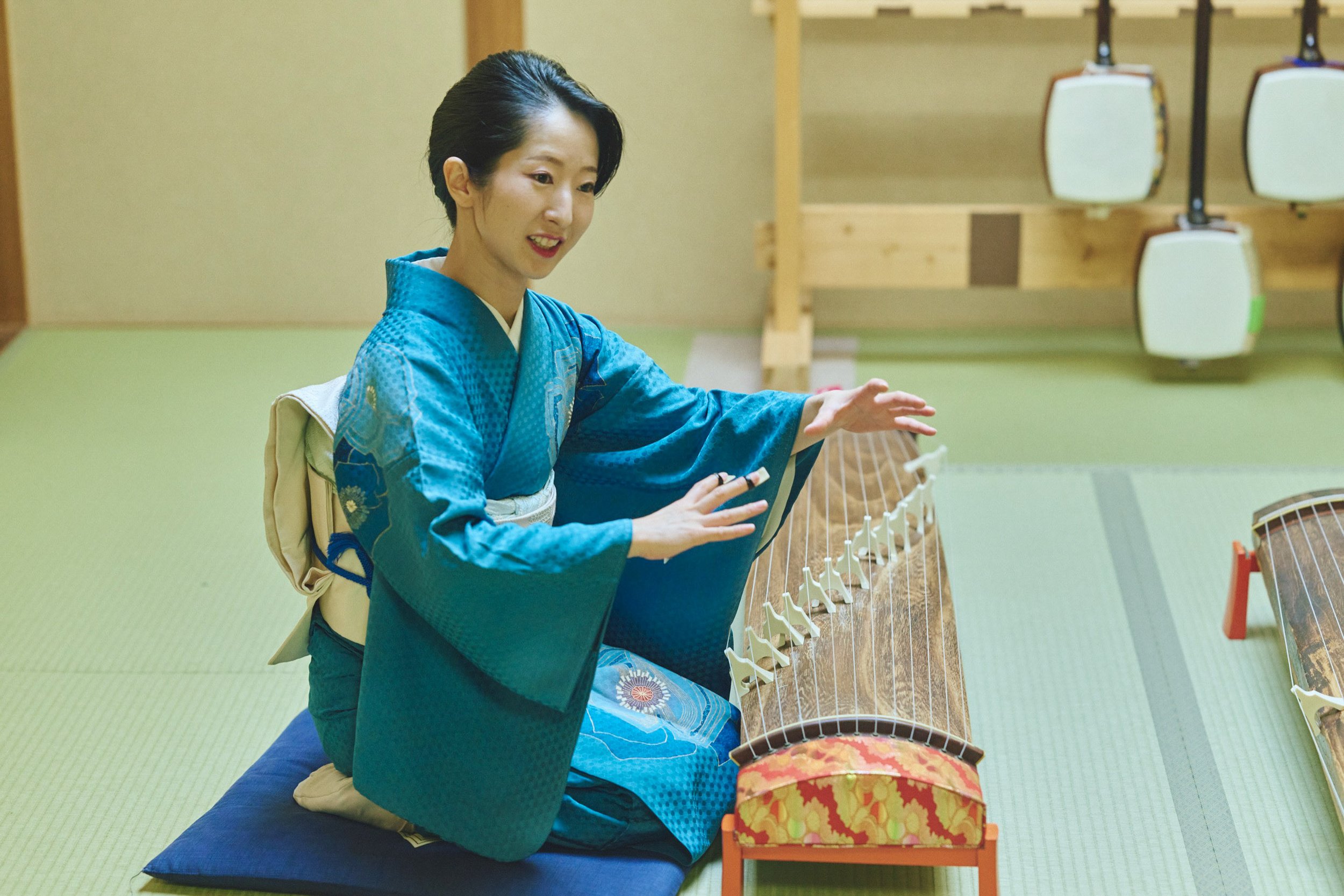 26-OSAKA_KotoZitherLesson_KikutakeShōko_2560px_258.jpg
