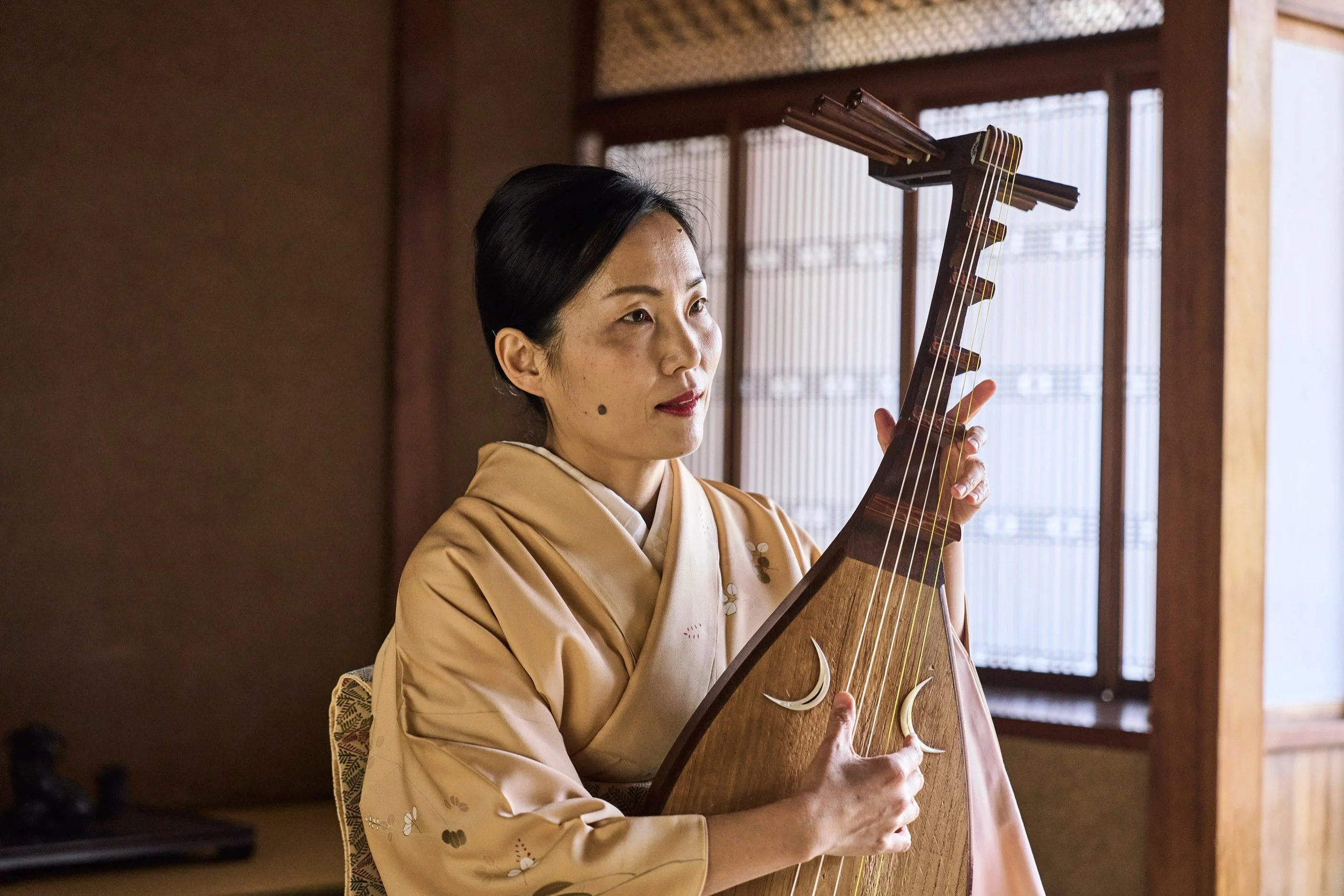 6-FUKUOKA_BiwaLute_OgataChōka_2560px_032.jpg